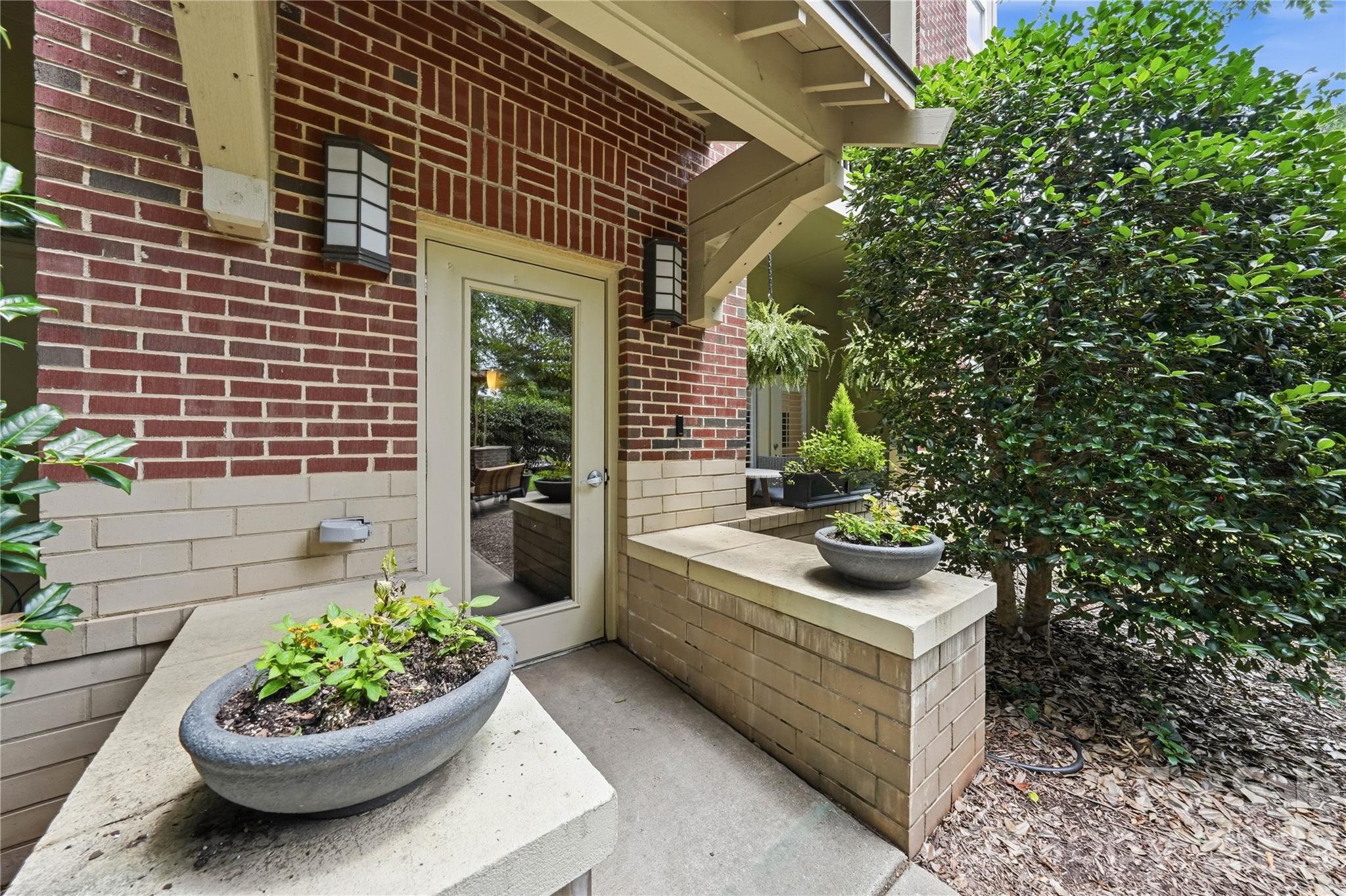 2946 Selwyn Avenue Unit: 112