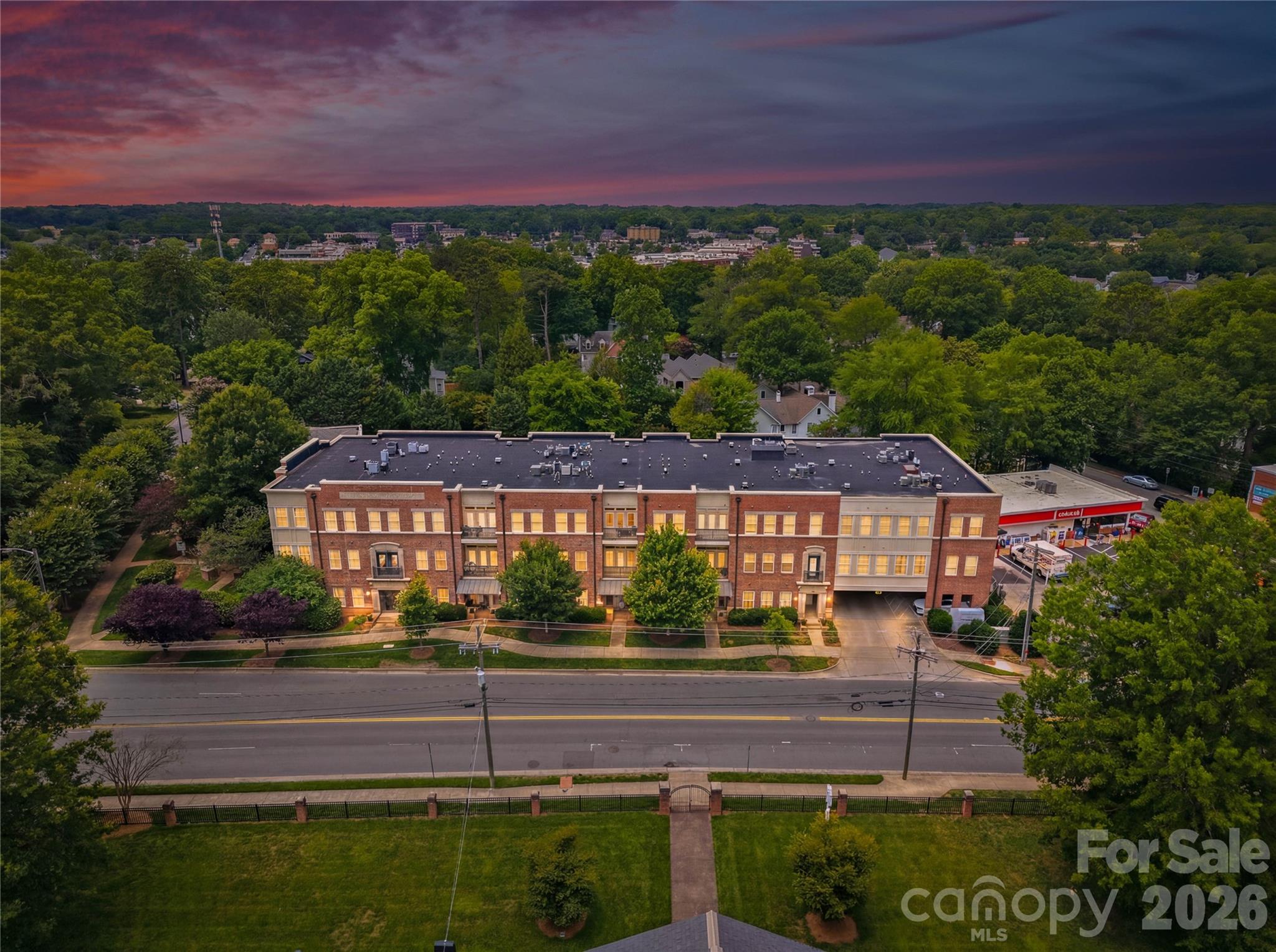 2946 Selwyn Avenue Unit: 112