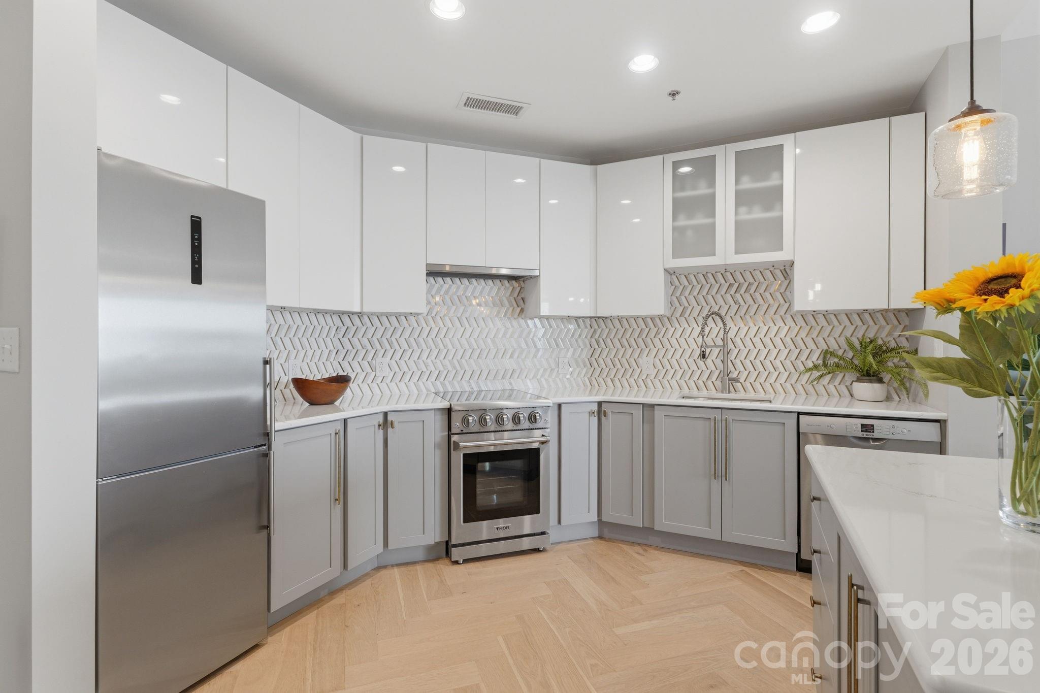 333 W Trade Street Unit: 1306