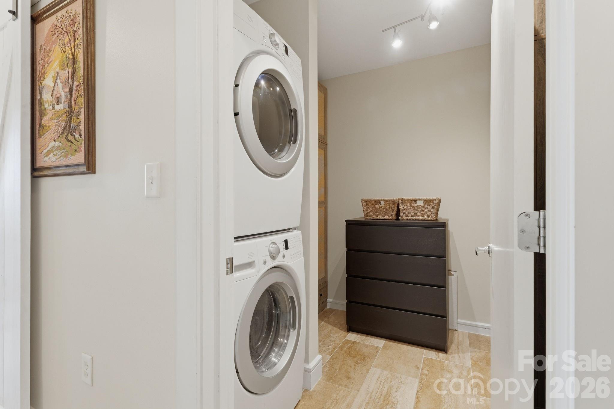 333 W Trade Street Unit: 1306