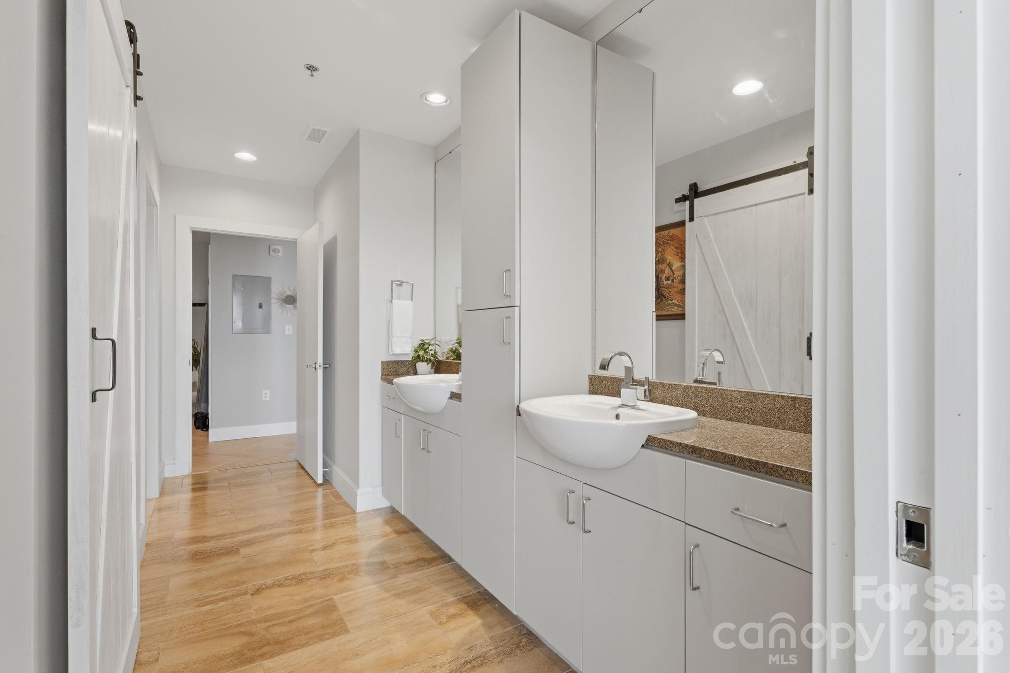 333 W Trade Street Unit: 1306
