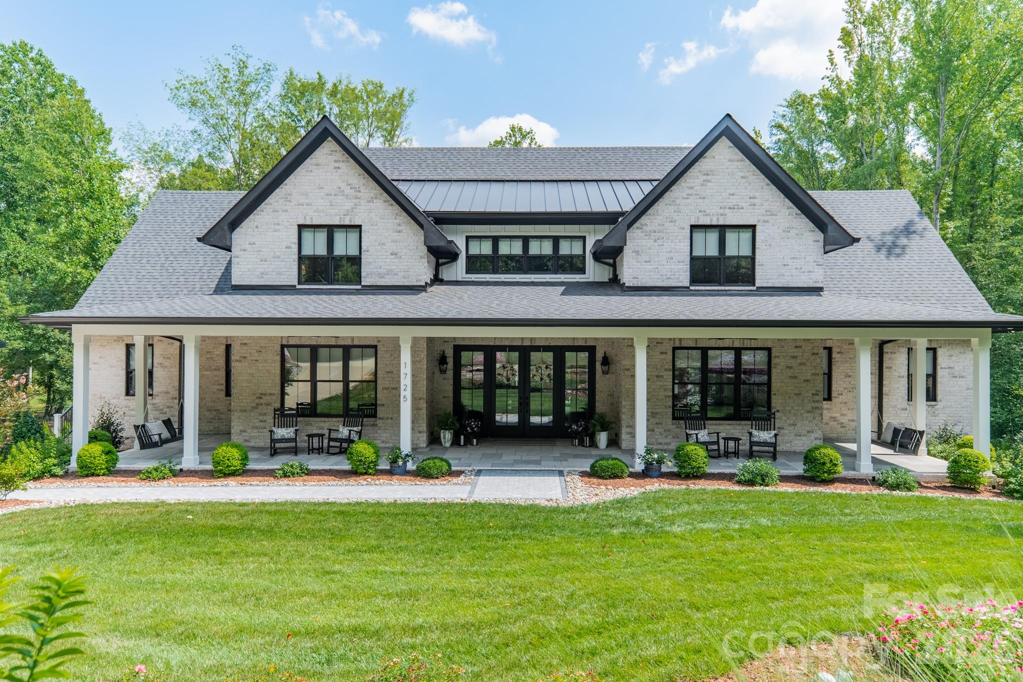 1725 Turtlewood Drive
