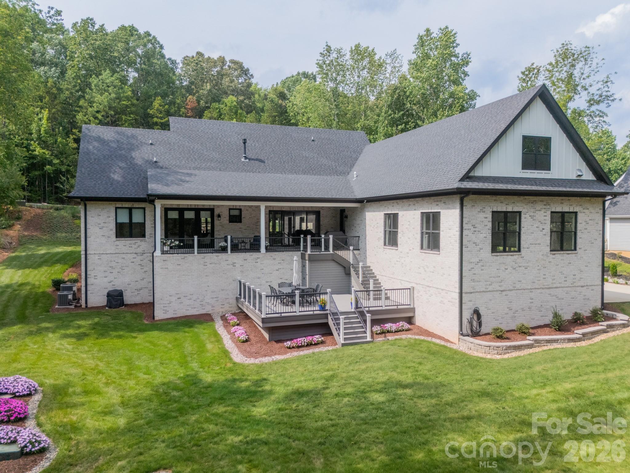 1725 Turtlewood Drive