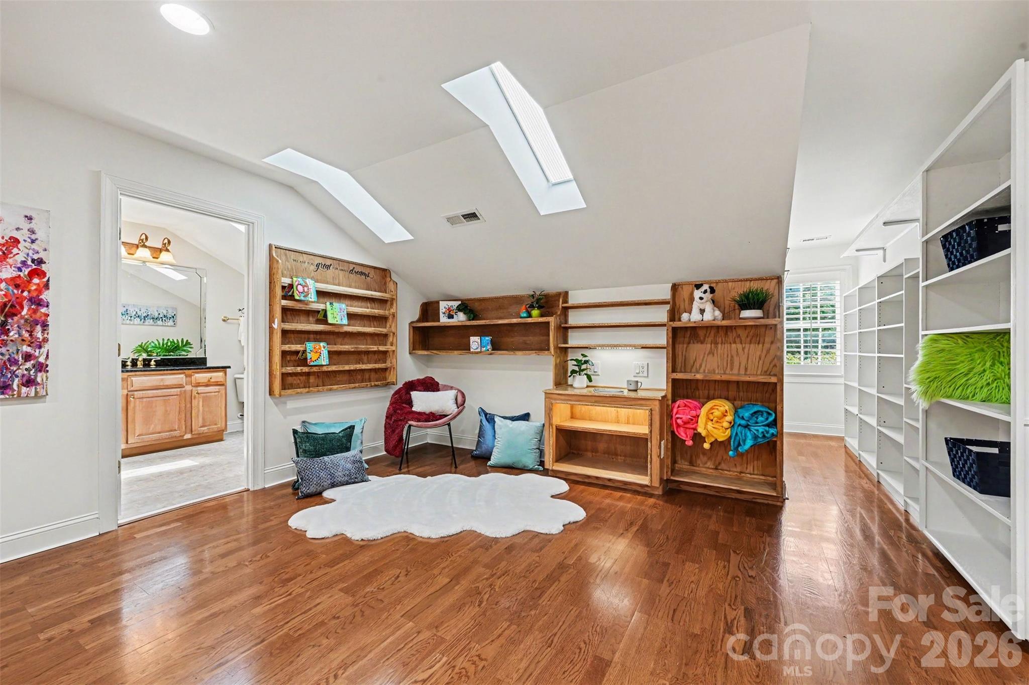 7526 Bluestar Lane