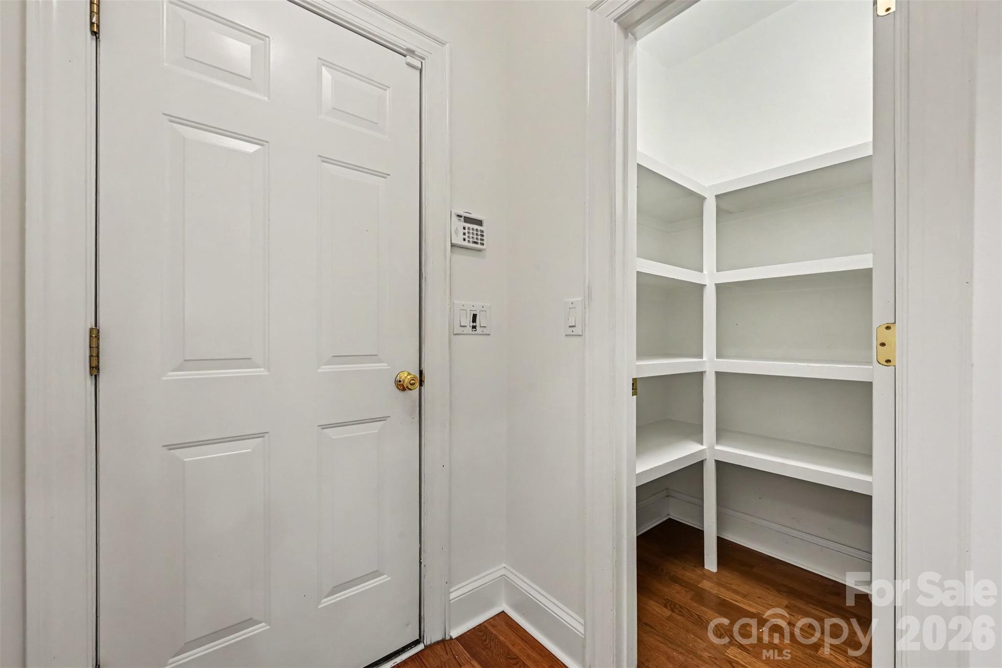 7526 Bluestar Lane