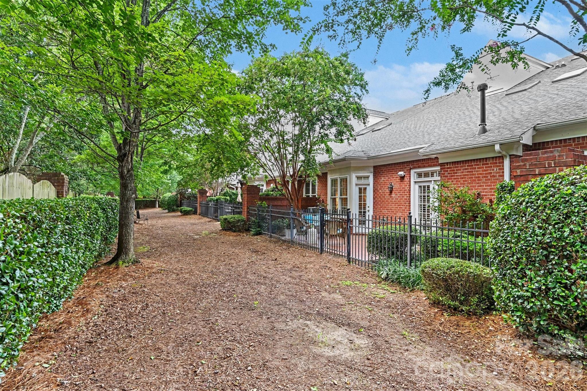 7526 Bluestar Lane