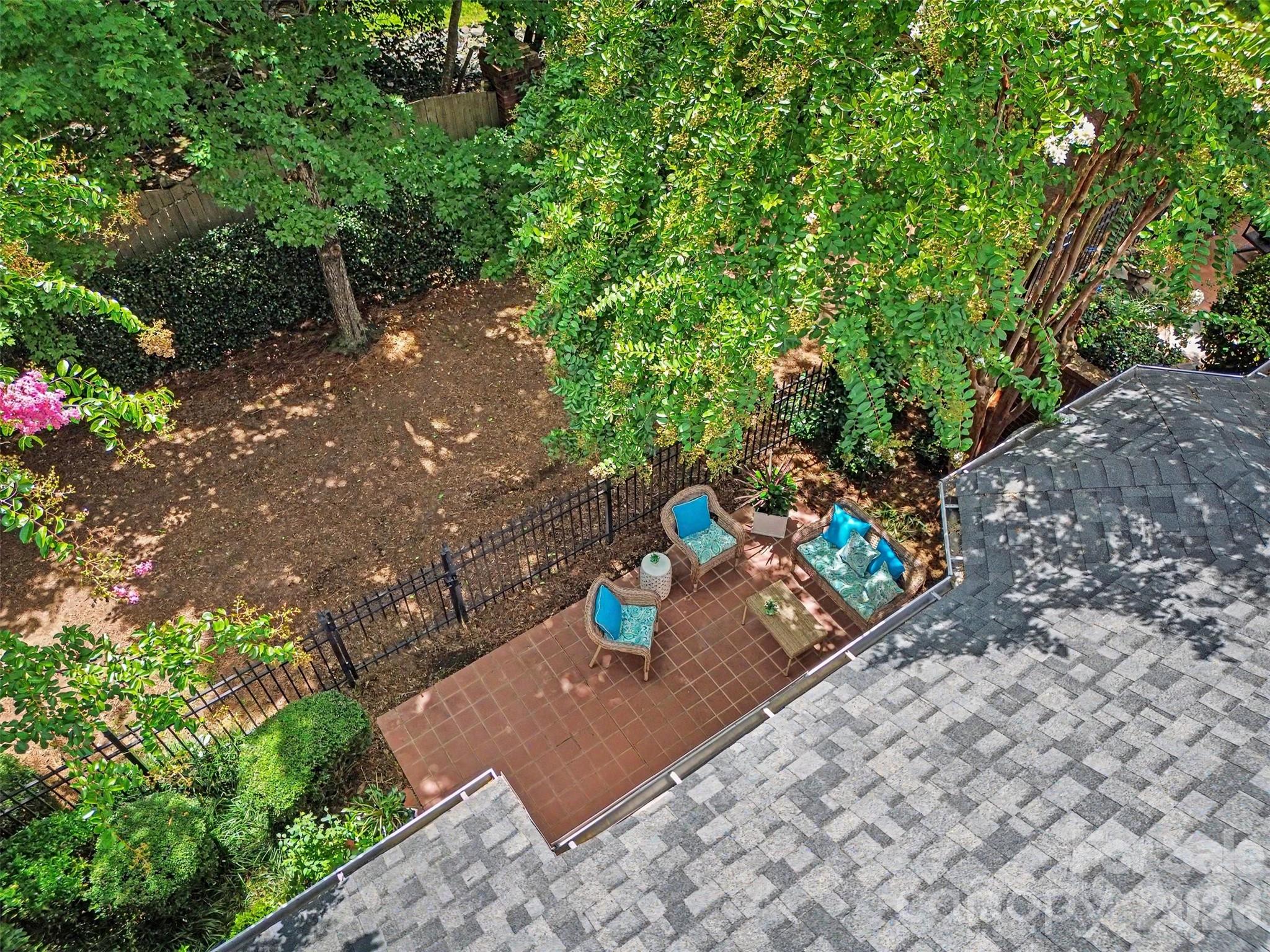 7526 Bluestar Lane