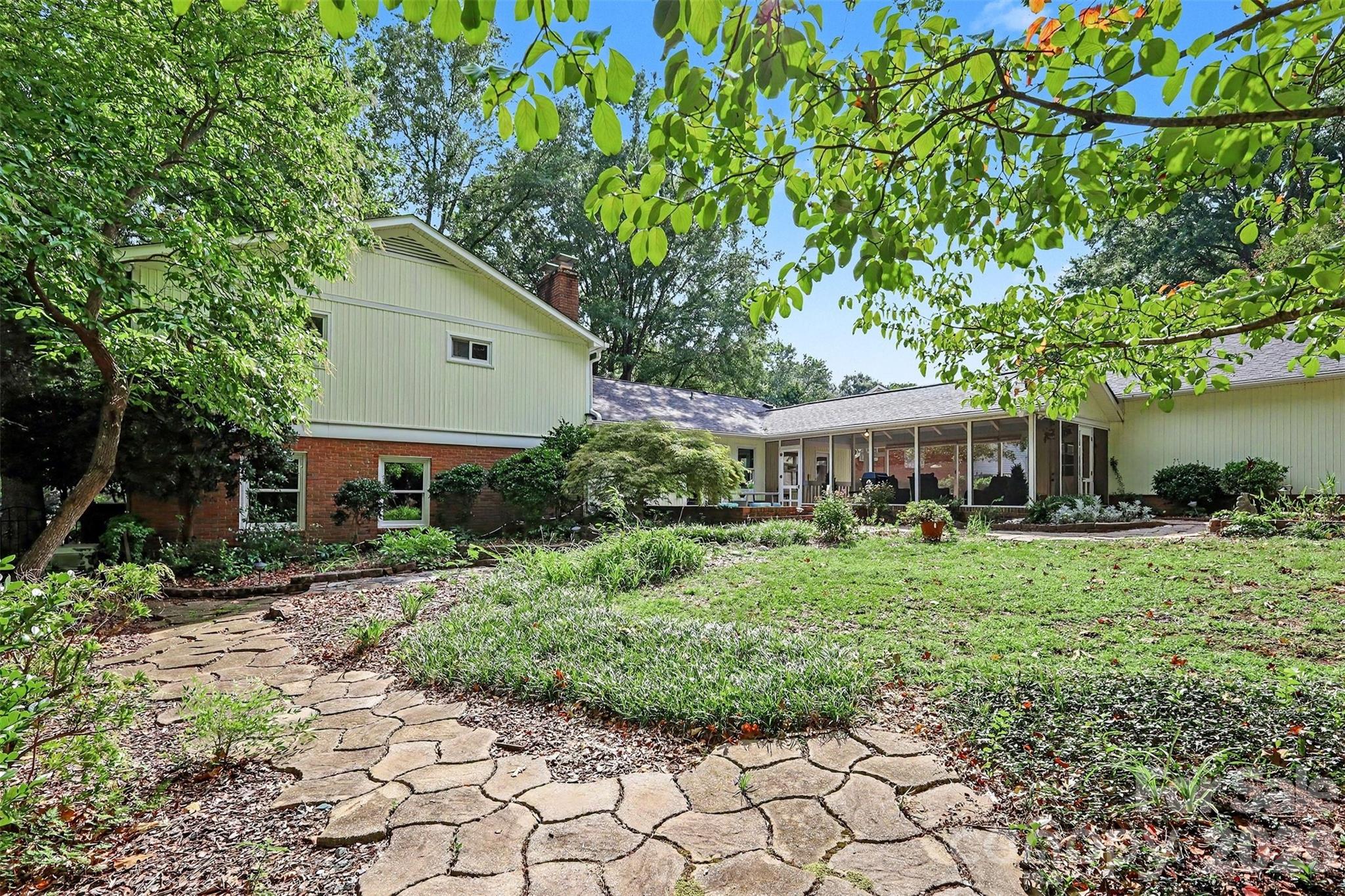 6122 Yellowood Road