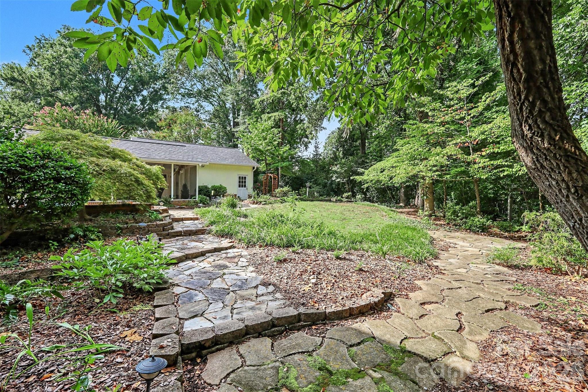 6122 Yellowood Road