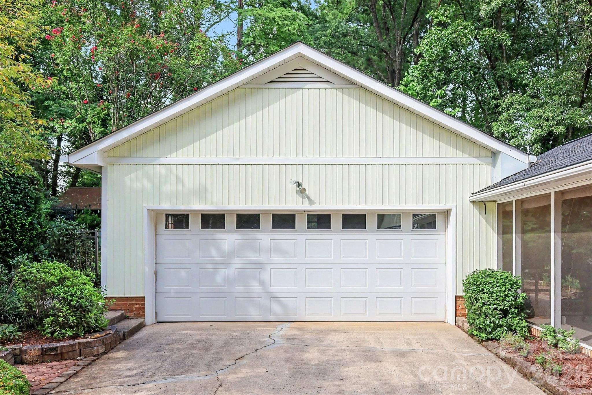 6122 Yellowood Road