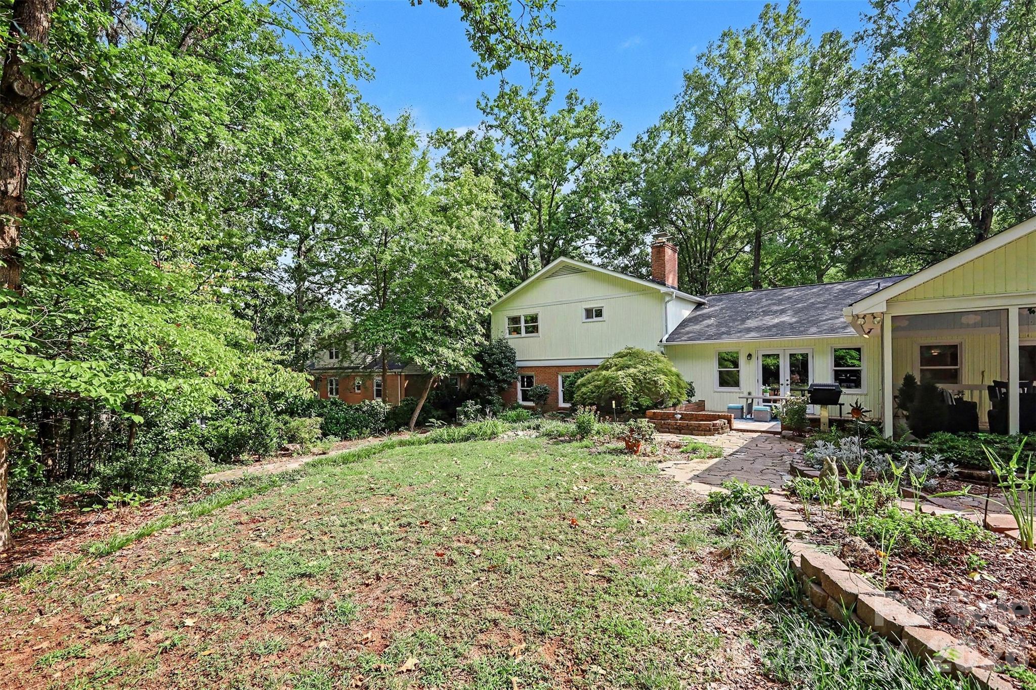 6122 Yellowood Road