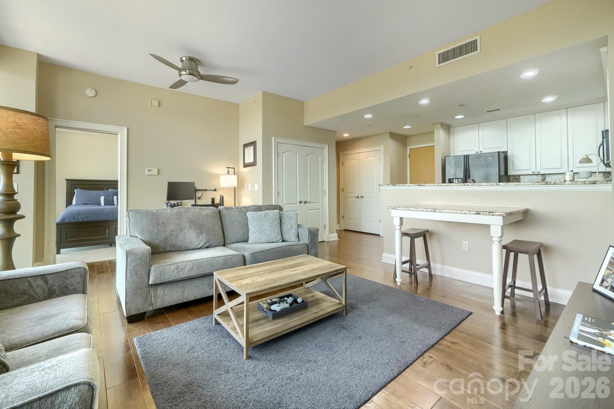 315 Arlington Avenue Unit: 1902