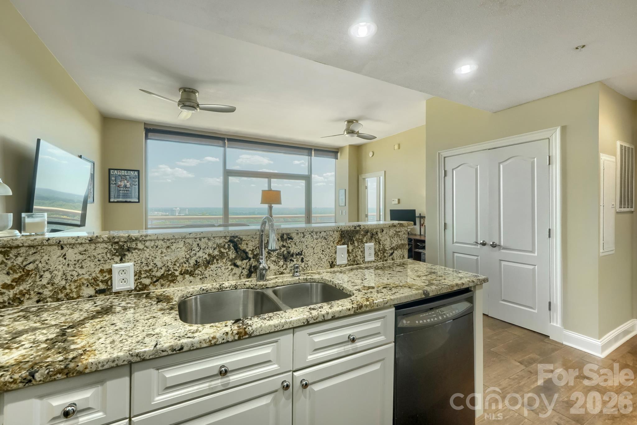 315 Arlington Avenue Unit: 1902