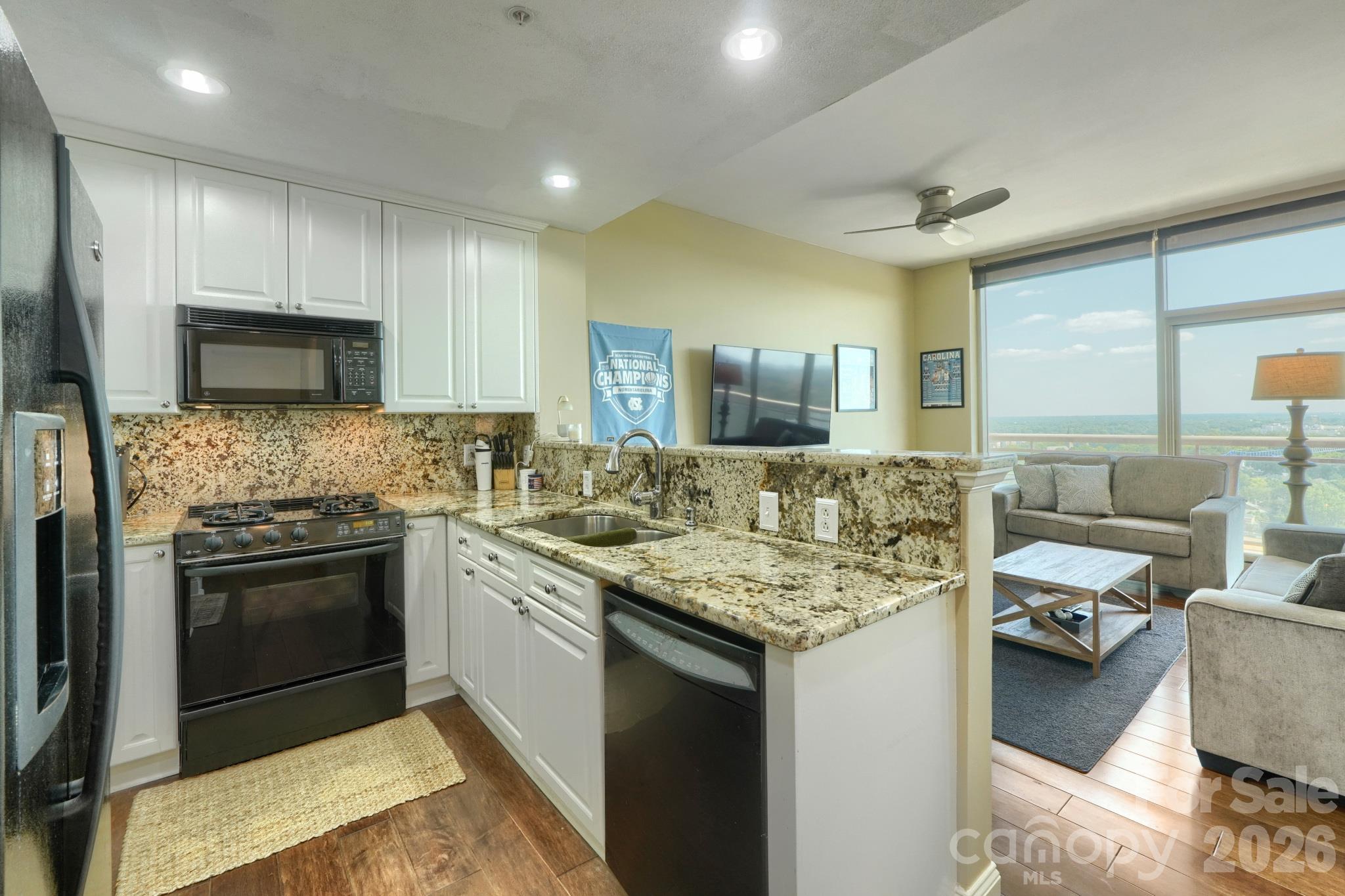 315 Arlington Avenue Unit: 1902