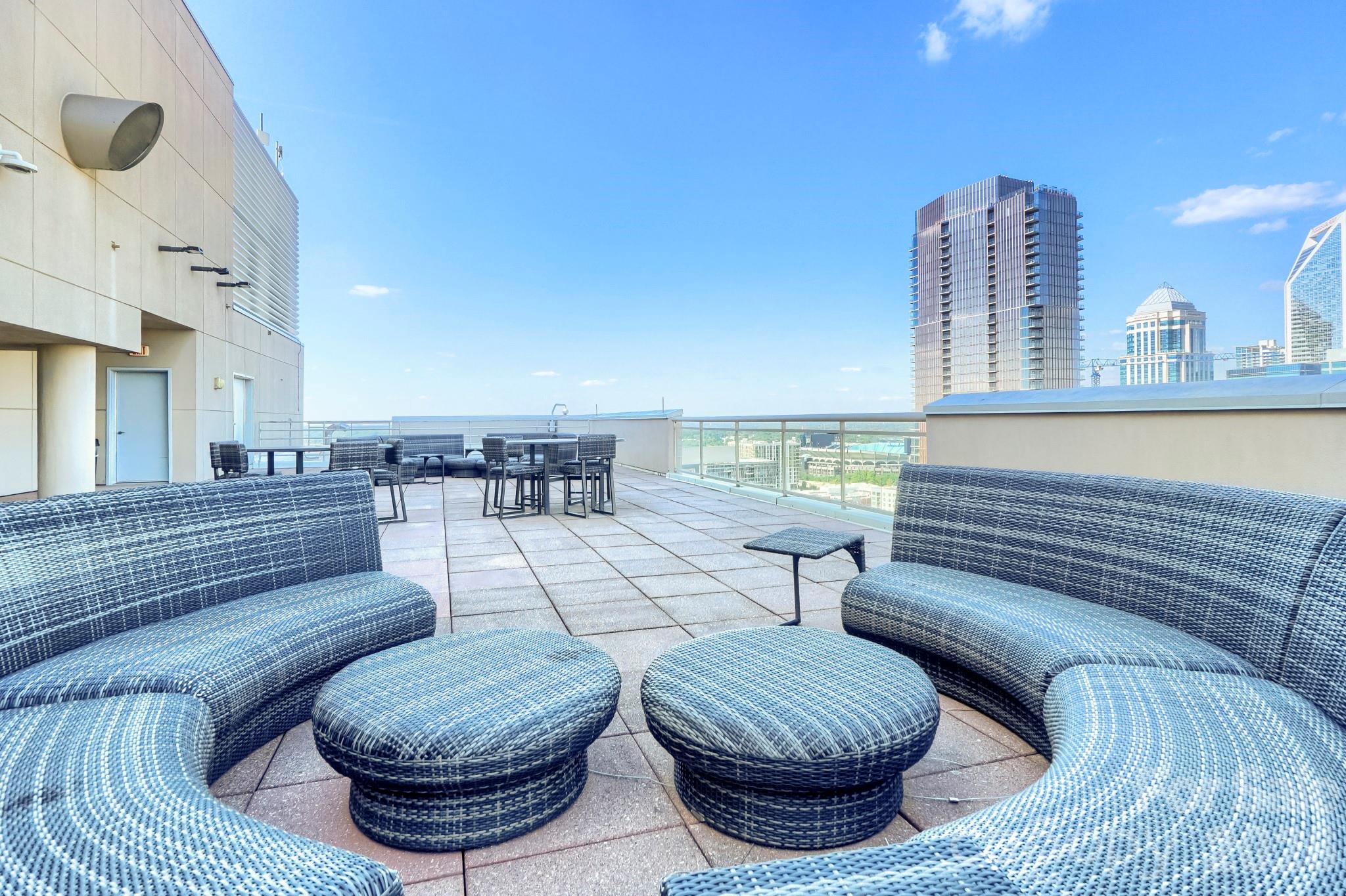 315 Arlington Avenue Unit: 1902
