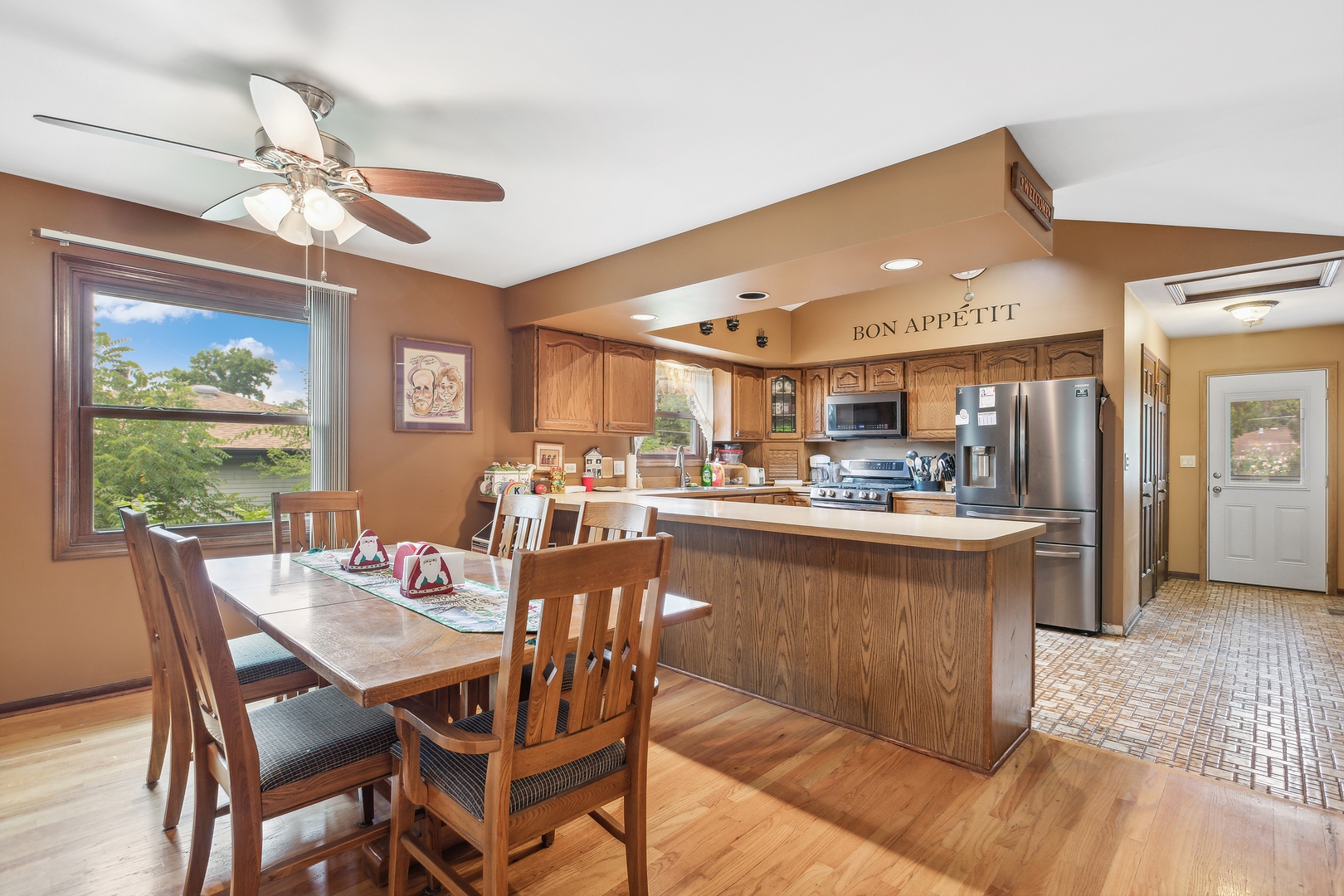 656 W EGGERDING Drive