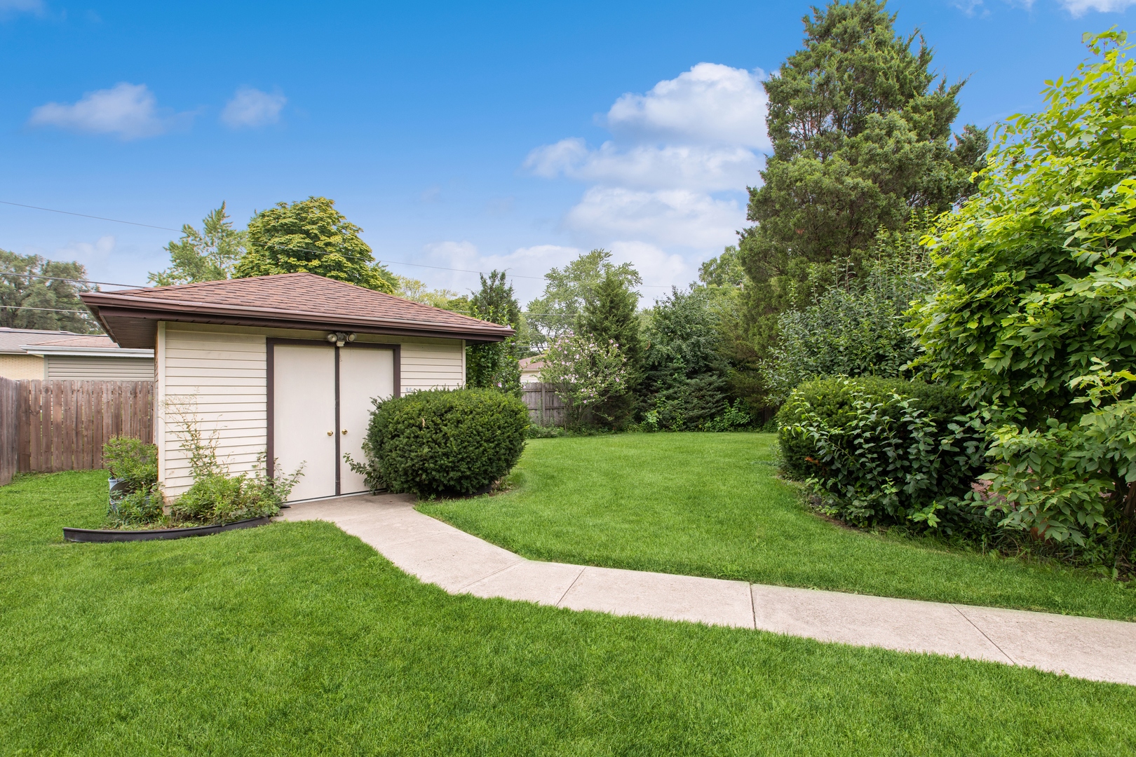 656 W EGGERDING Drive