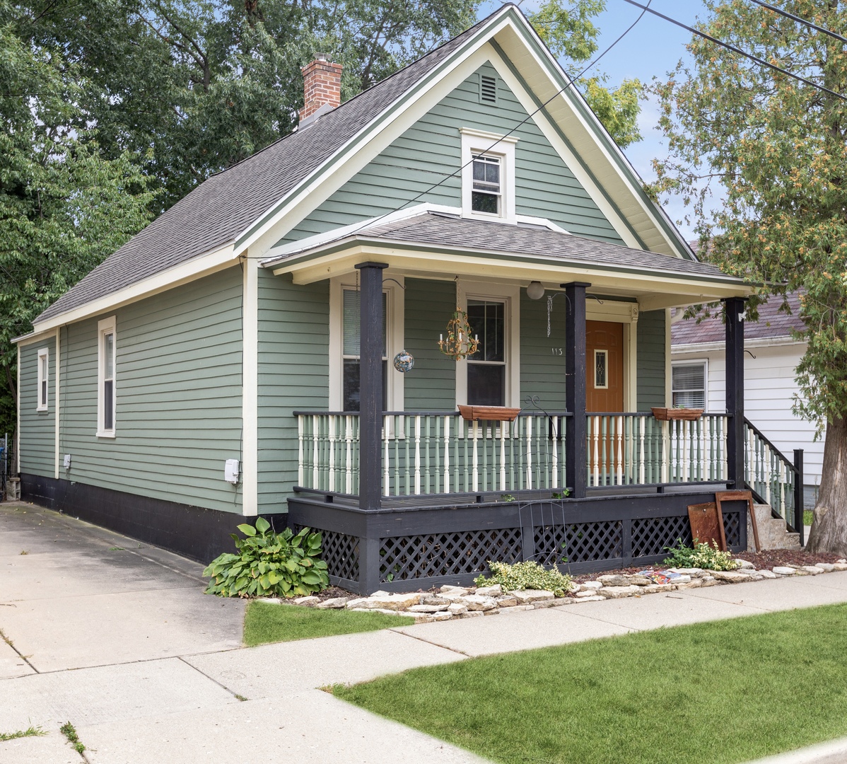 113 S 6TH Street