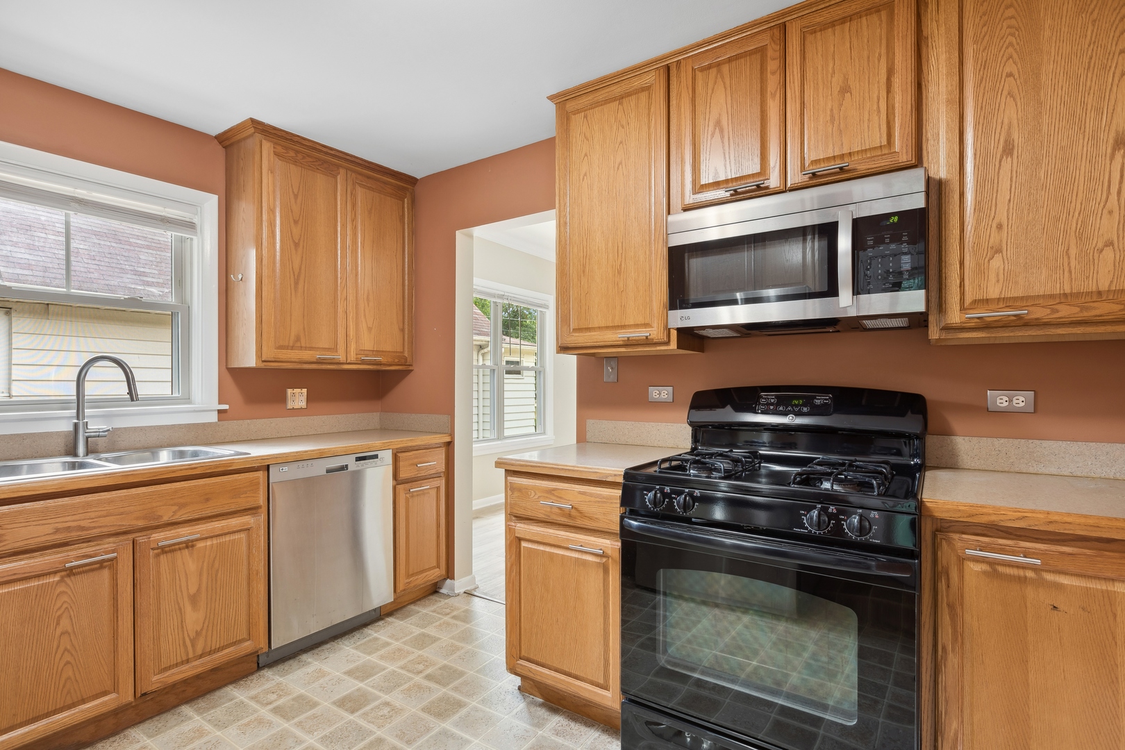 113 S 6TH Street