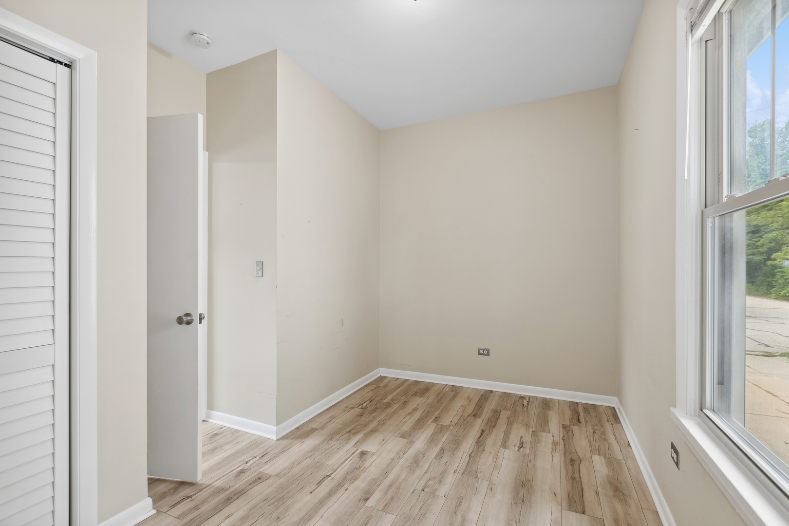113 S 6TH Street