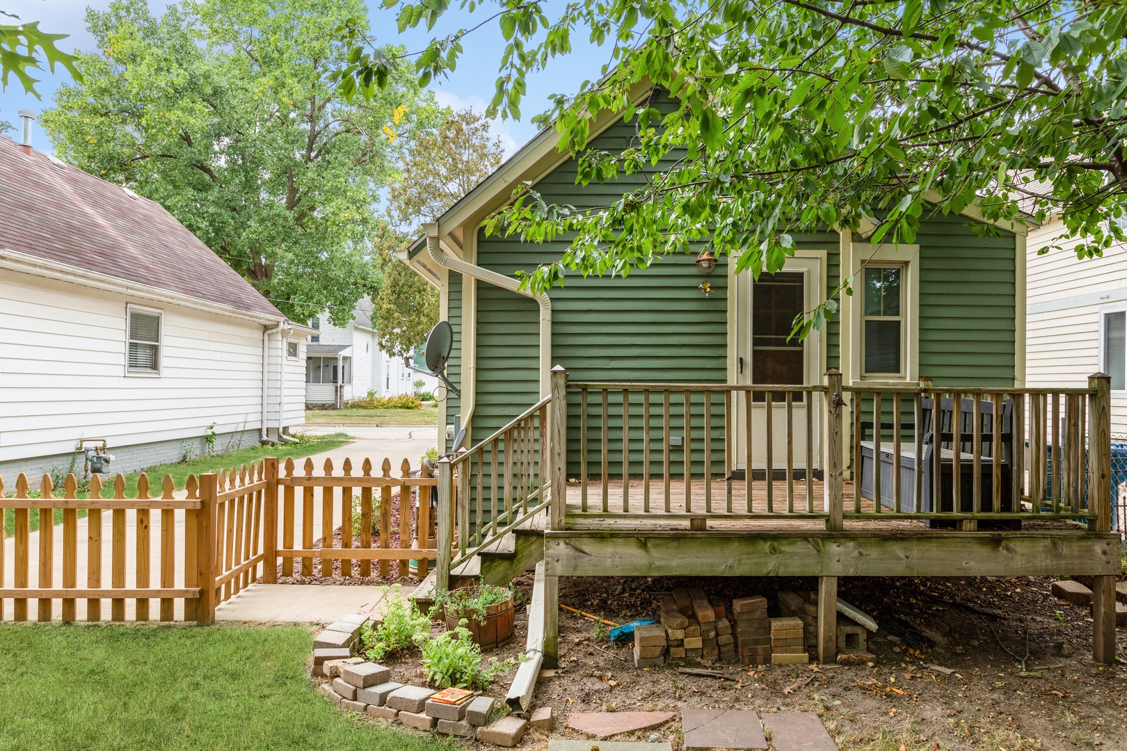 113 S 6TH Street