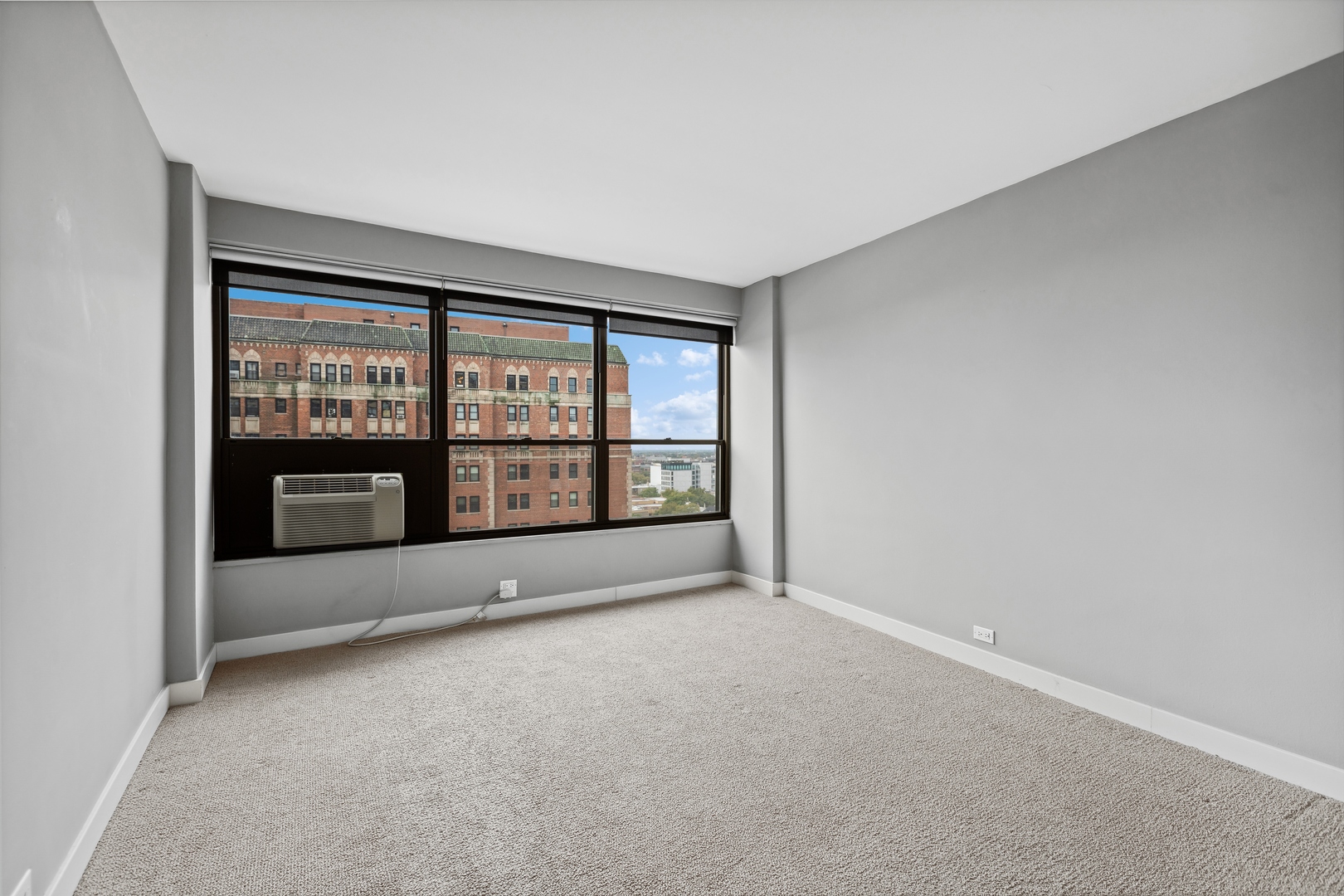 2930 N SHERIDAN Road Unit: 1503