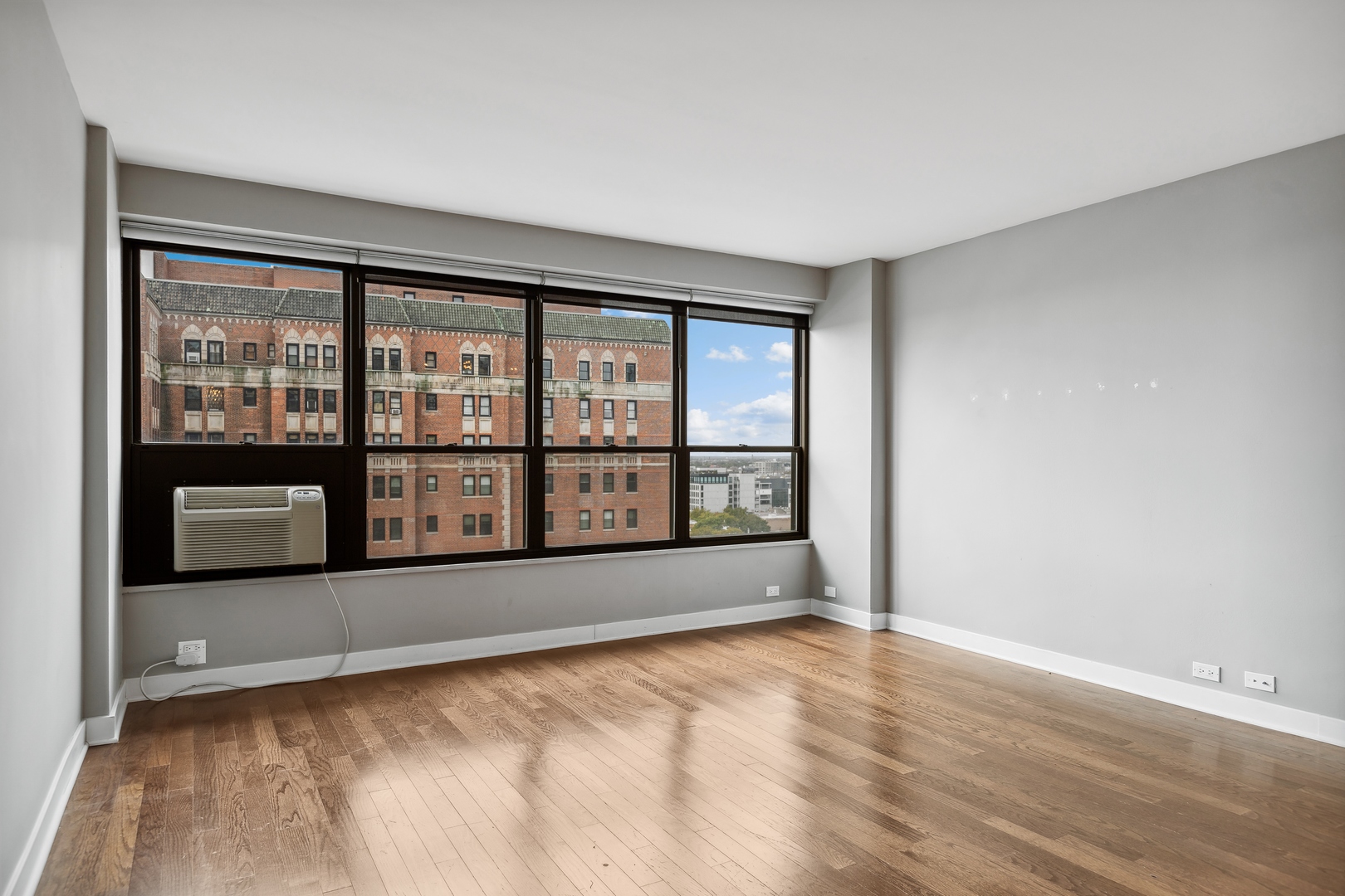 2930 N SHERIDAN Road Unit: 1503