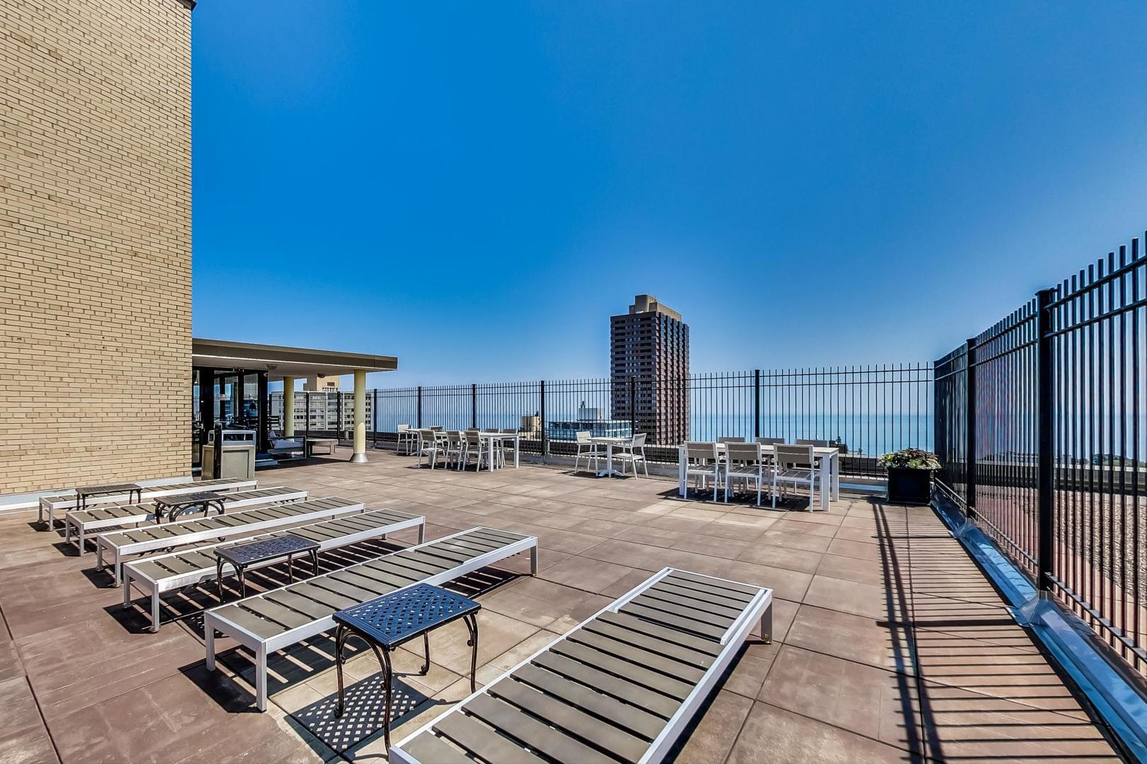 2930 N SHERIDAN Road Unit: 1503