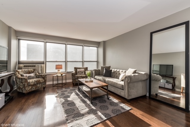 2930 N SHERIDAN Road Unit: 1503
