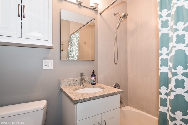 2930 N SHERIDAN Road Unit: 1503