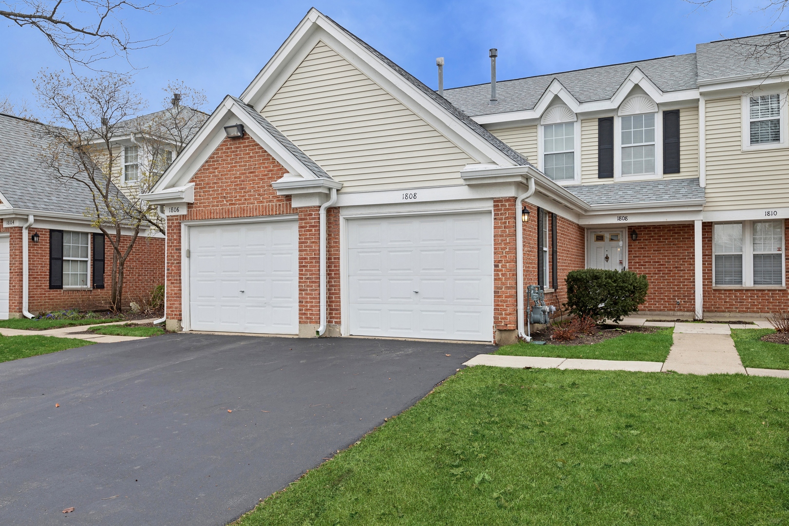 1808 QUAKER HOLLOW Lane