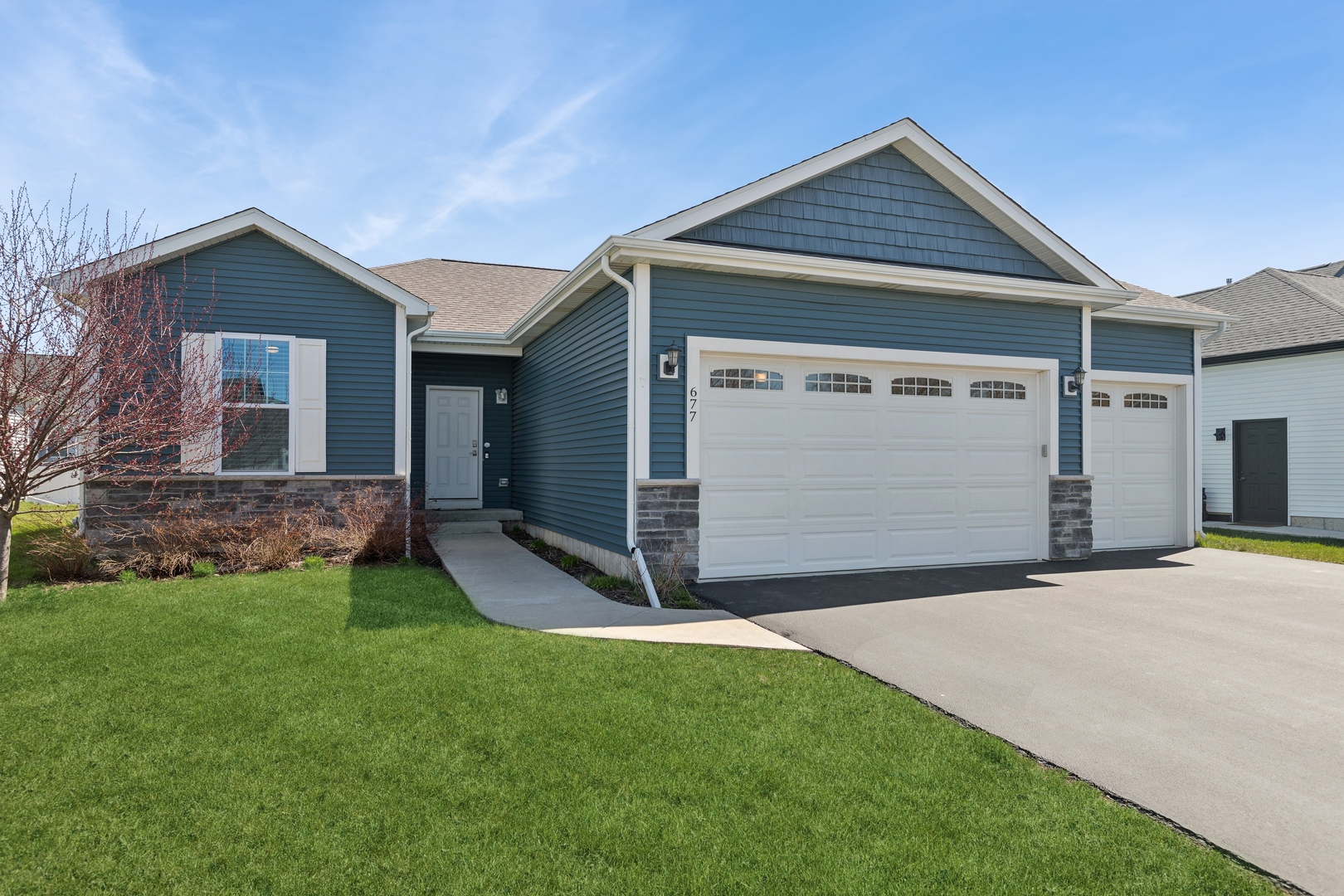 677 W Meadowdale Circle