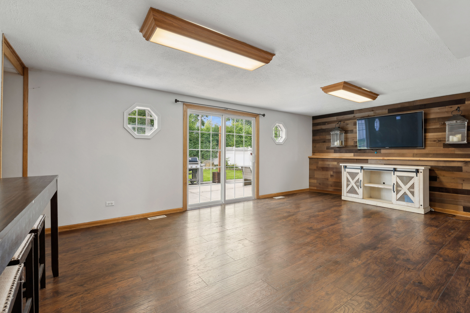 1687 Kingsdale Road