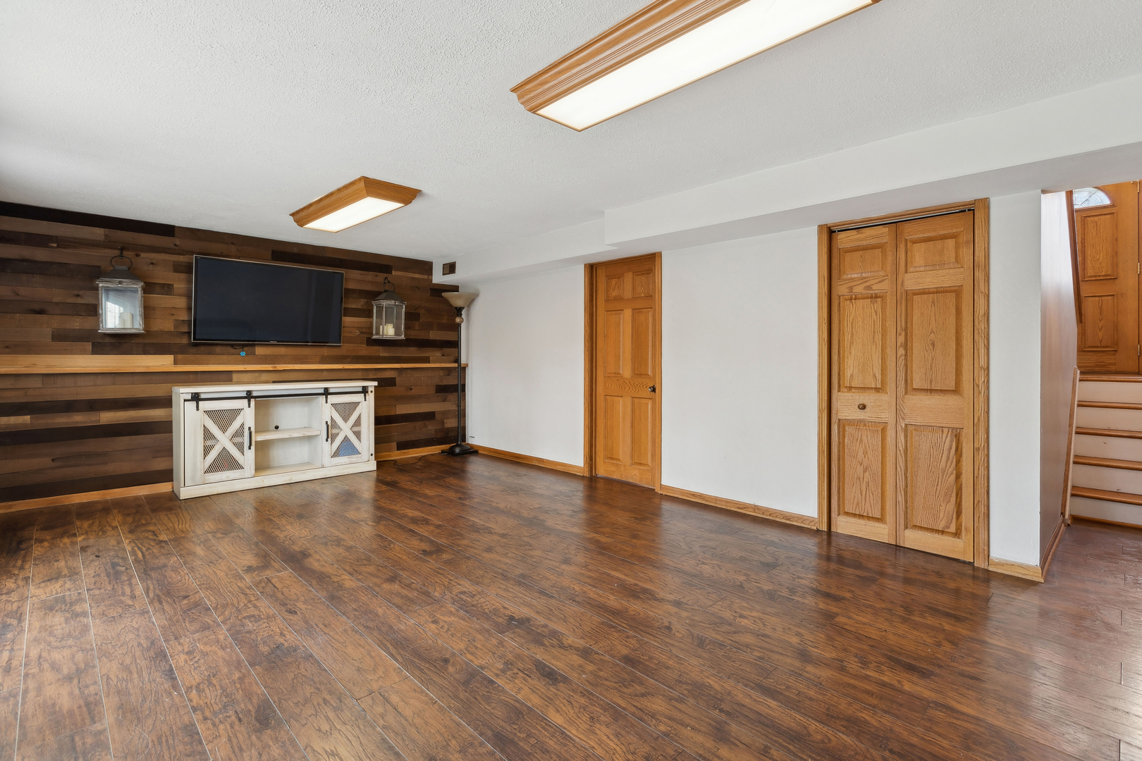 1687 Kingsdale Road