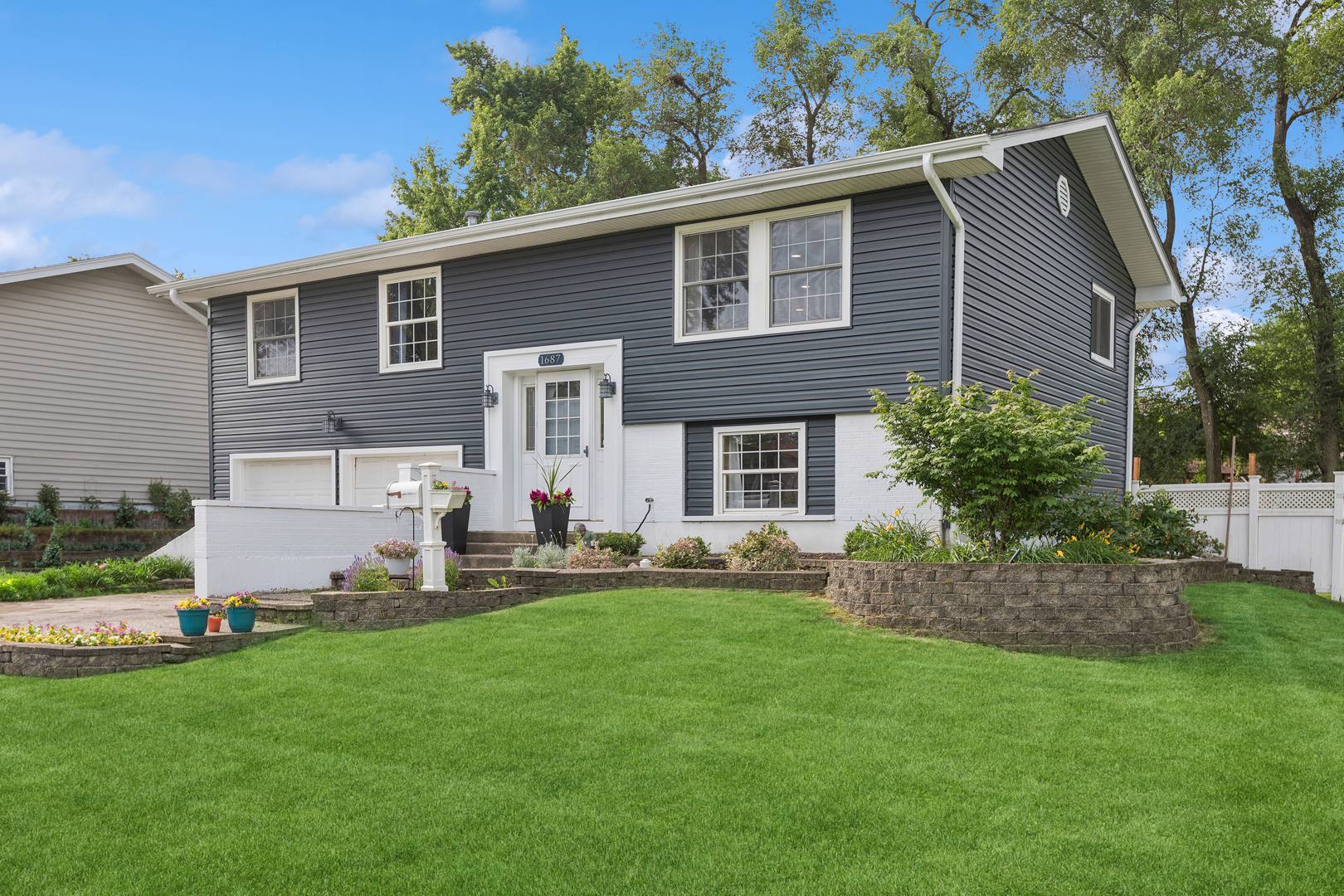 1687 Kingsdale Road