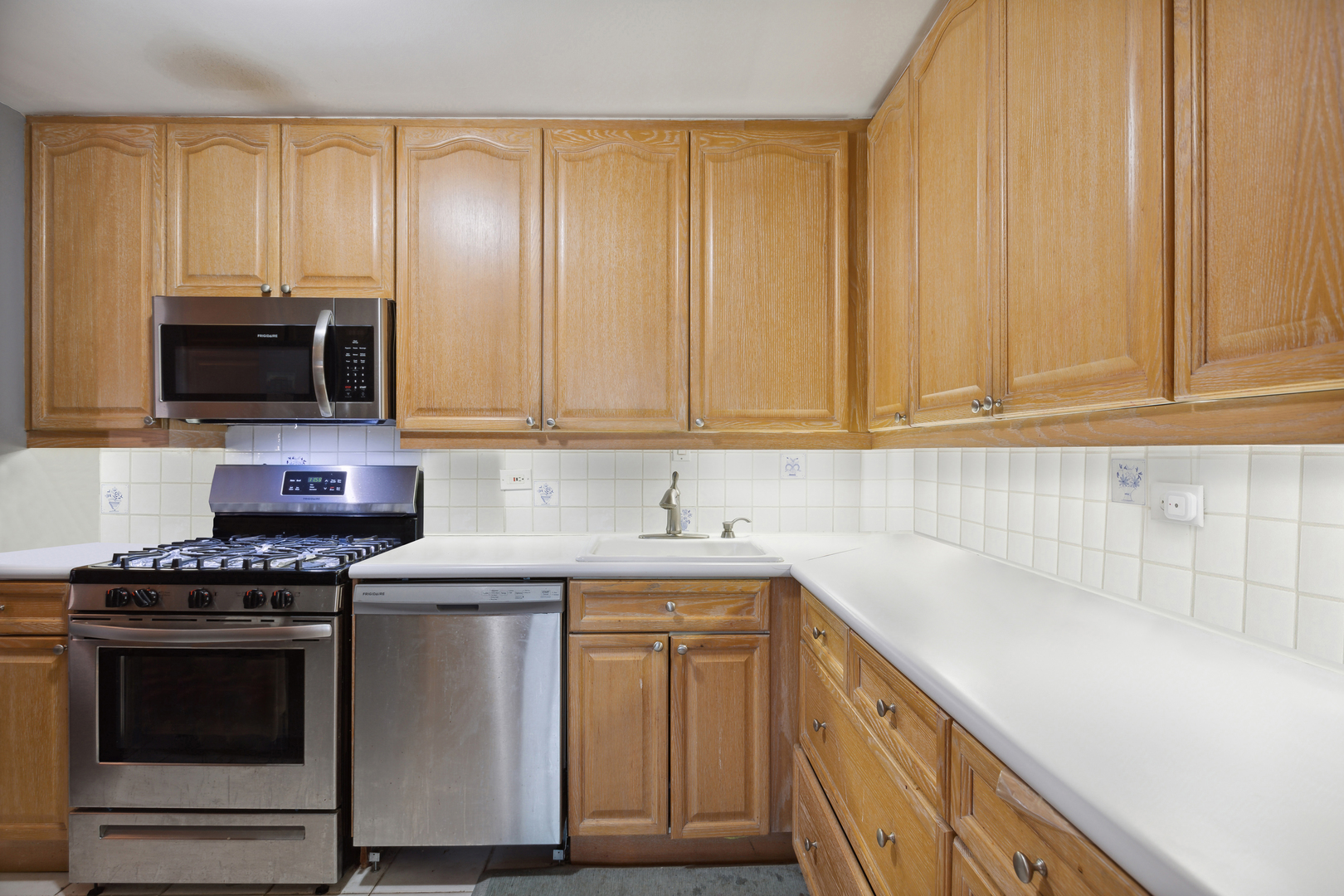 2800 N Lake Shore Drive Unit: 706