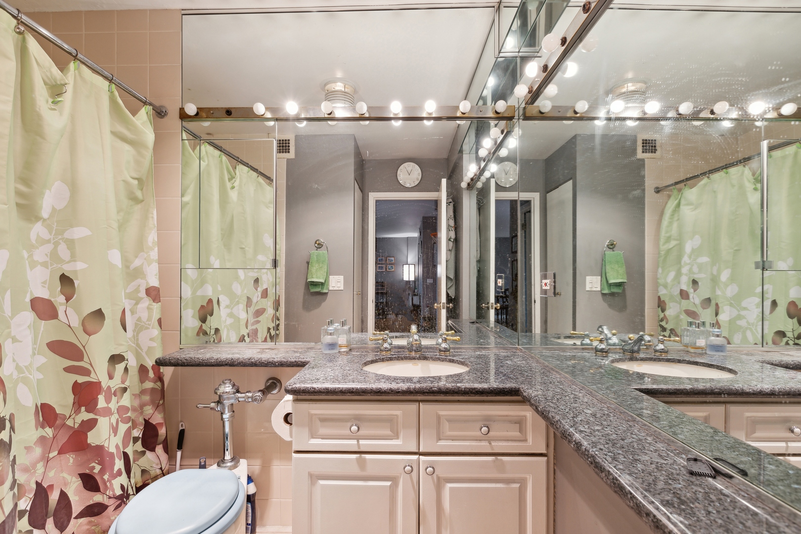 2800 N Lake Shore Drive Unit: 706