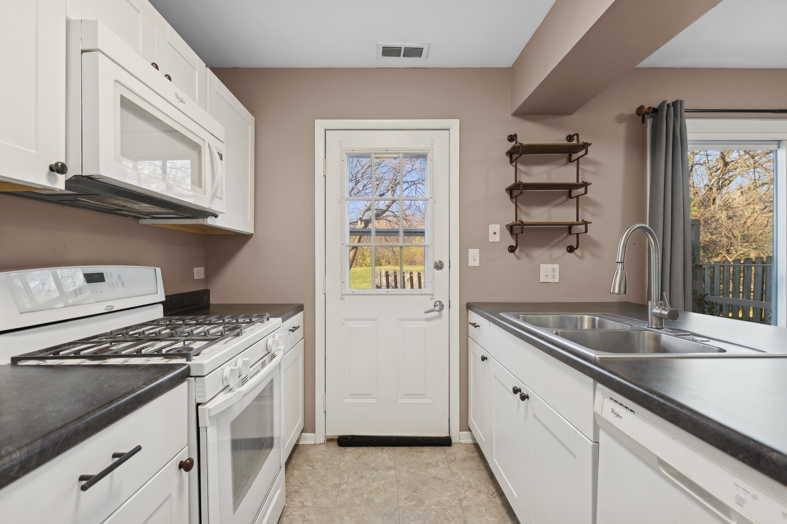 3322 Greenwich Lane
