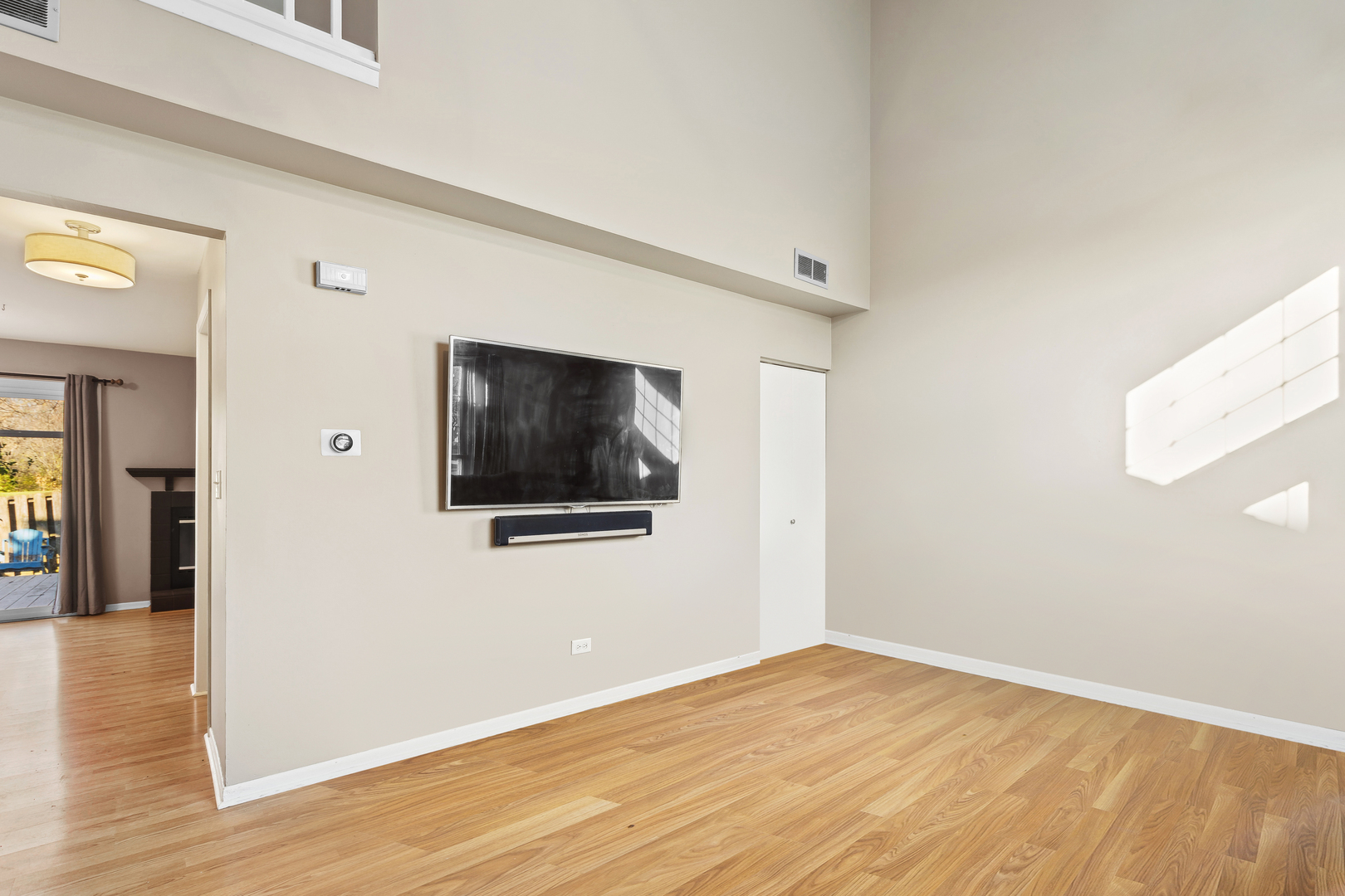 3322 Greenwich Lane