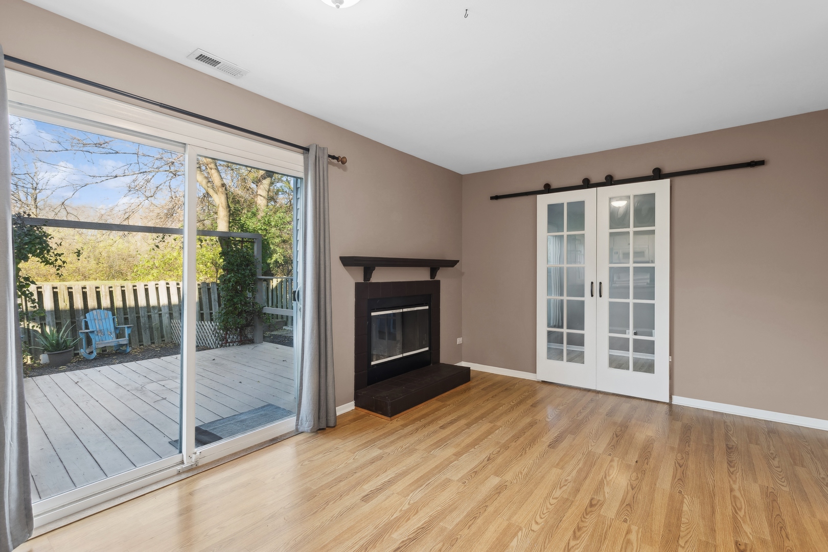 3322 Greenwich Lane