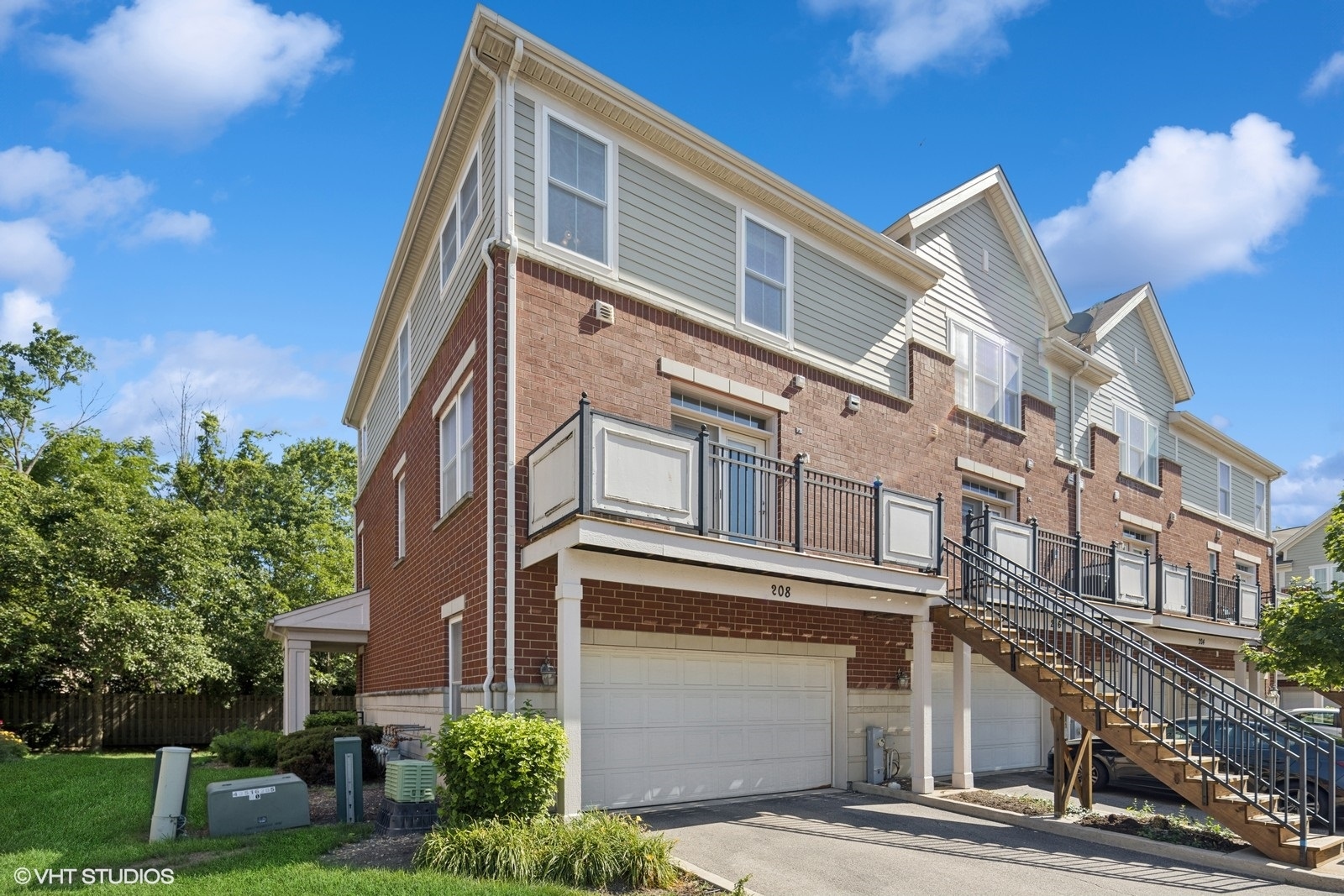 208 W HYDE Street
