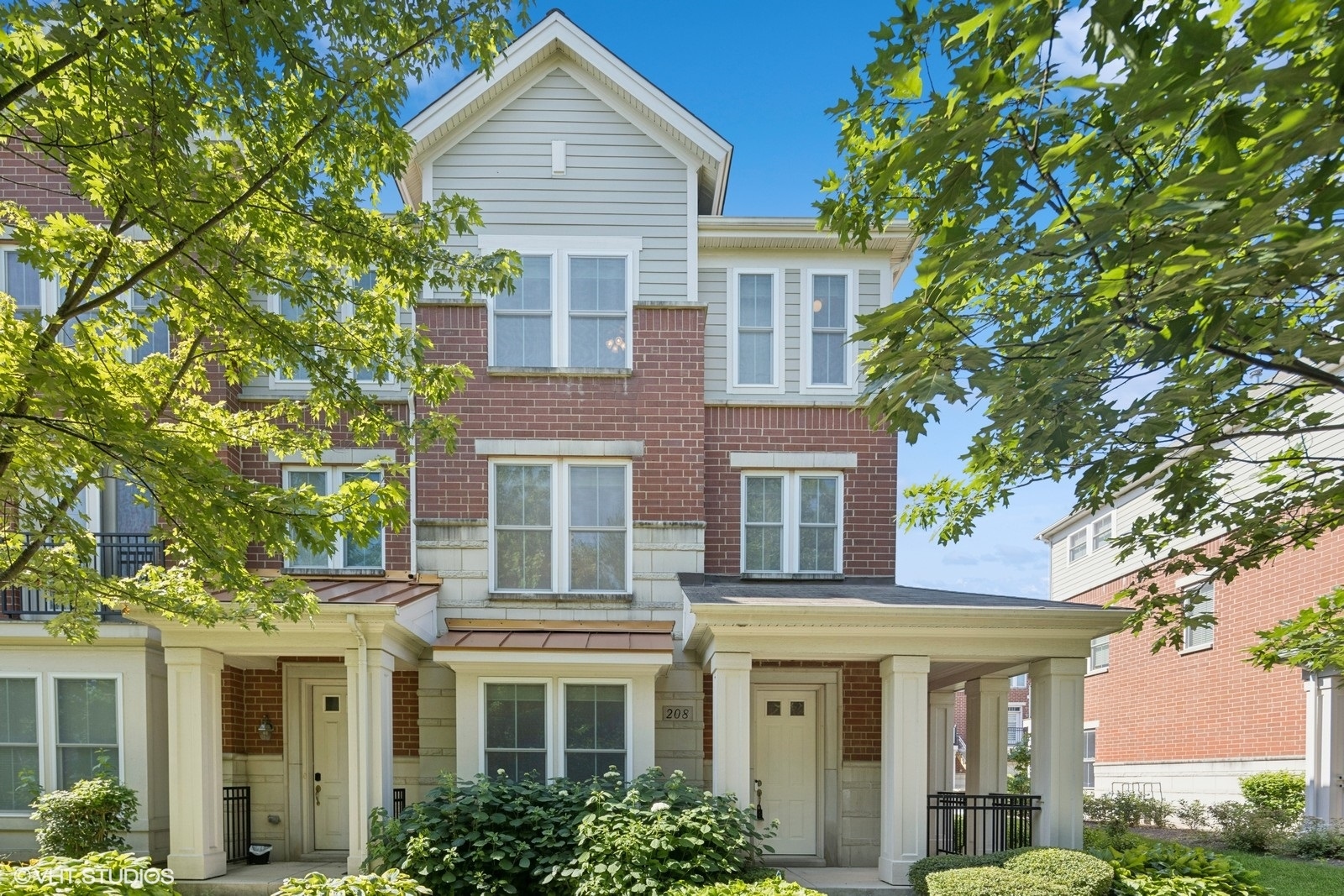 208 W HYDE Street