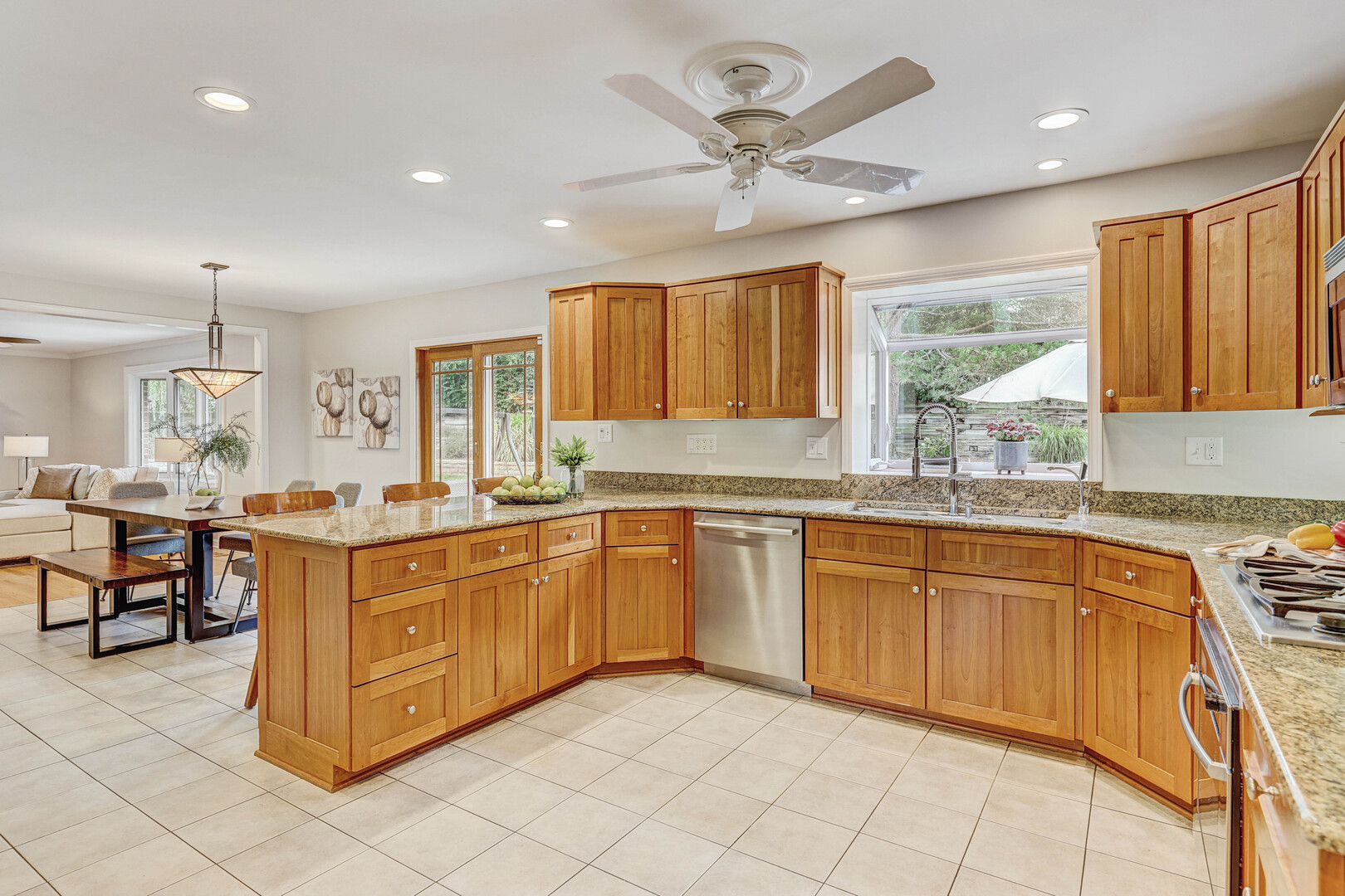 711 S White Willow Bay