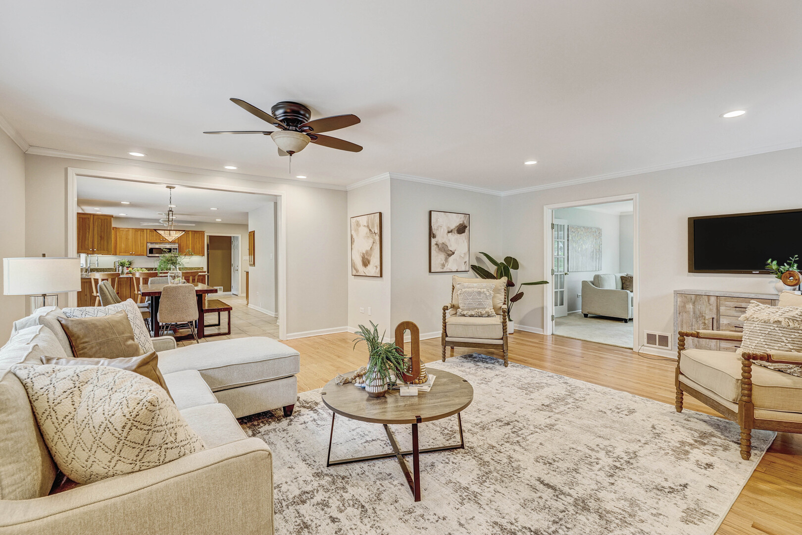 711 S White Willow Bay