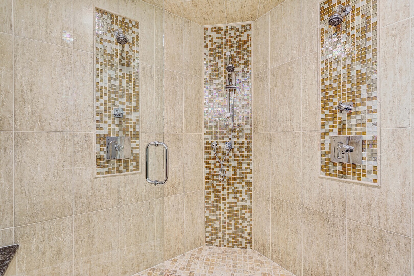 711 S White Willow Bay