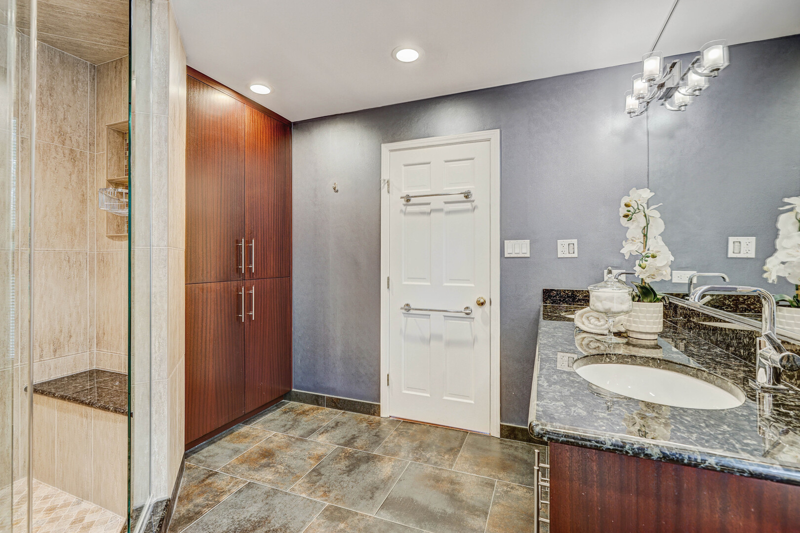 711 S White Willow Bay