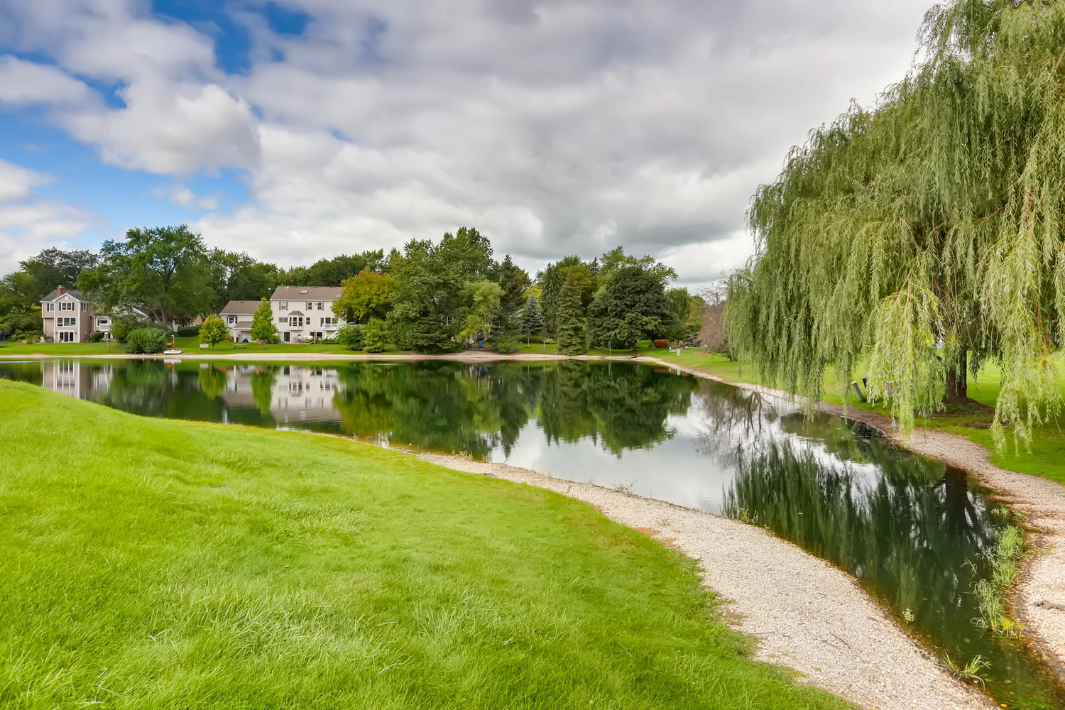 711 S White Willow Bay