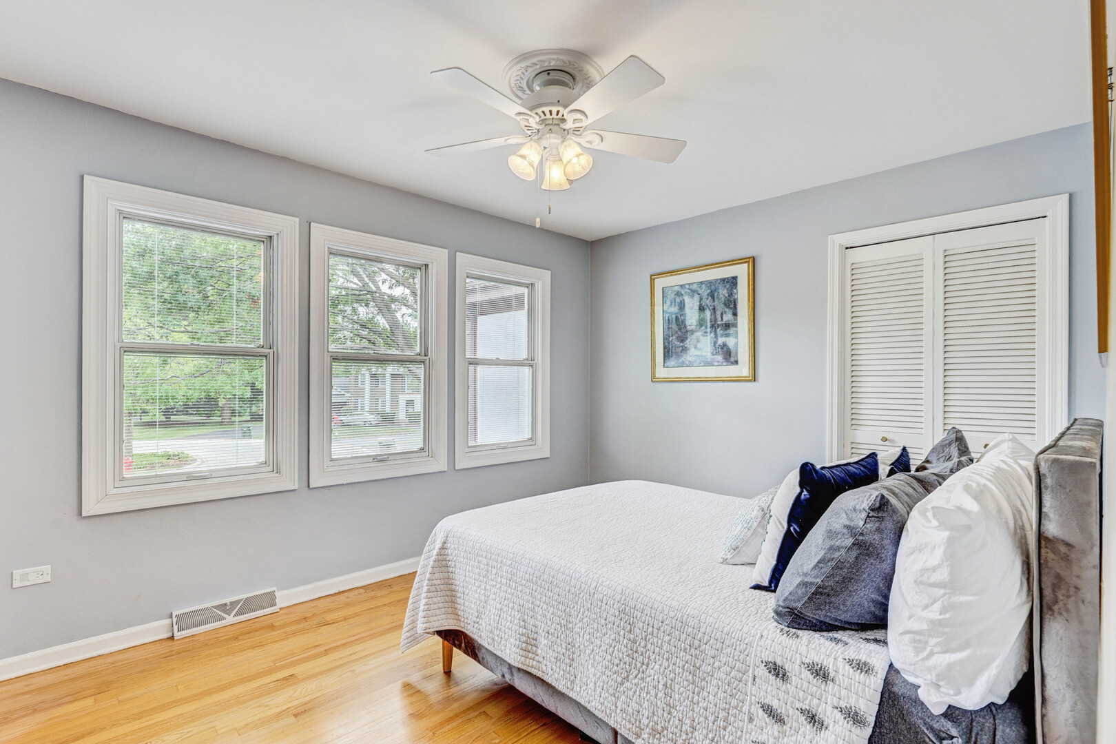 711 S White Willow Bay