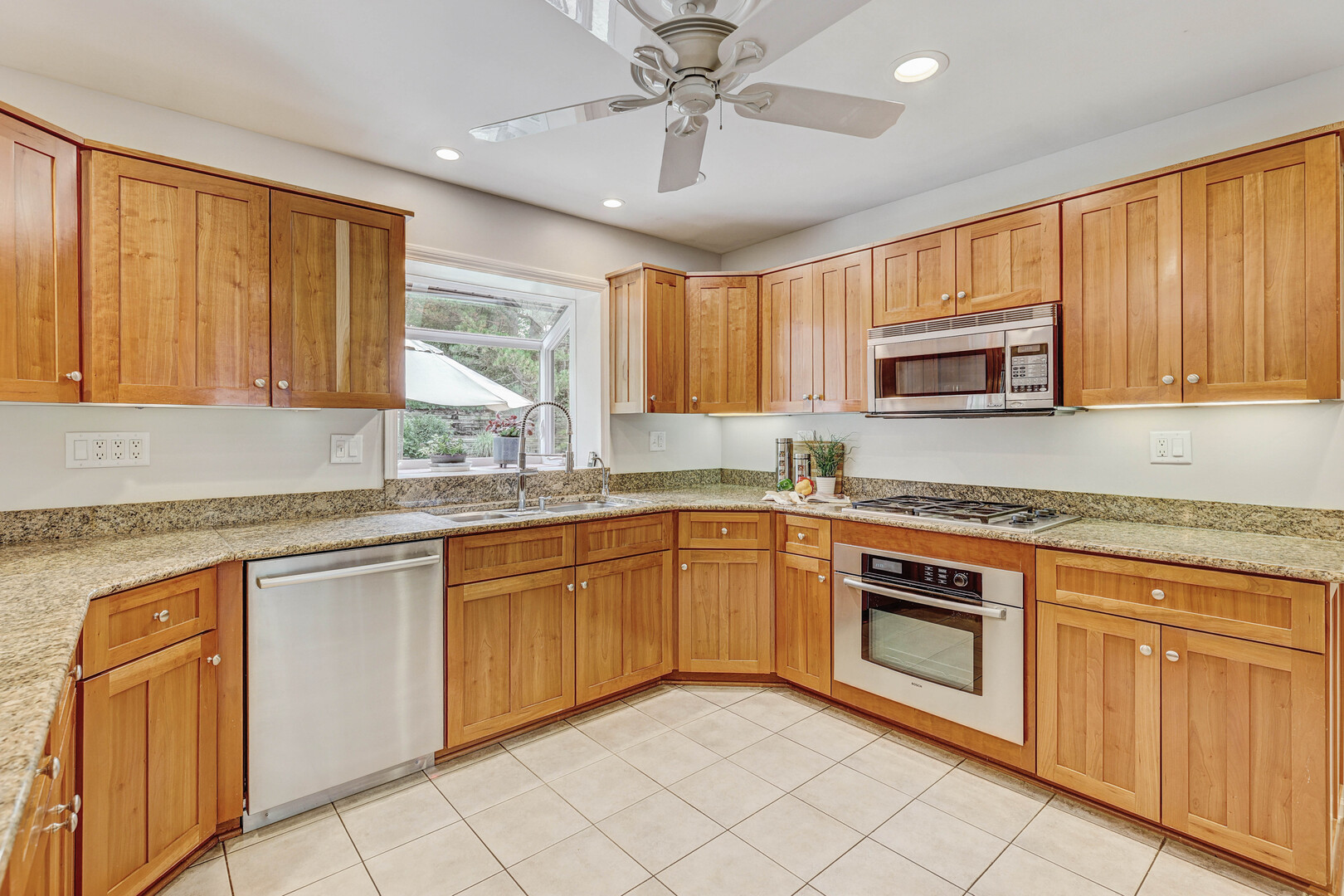 711 S White Willow Bay