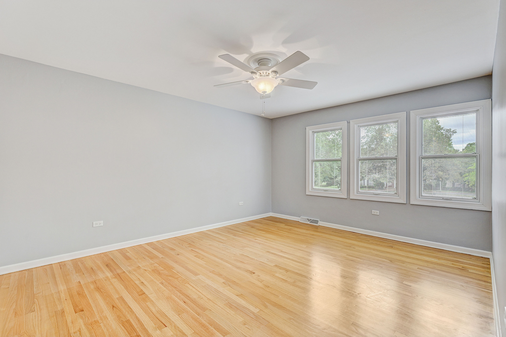 711 S White Willow Bay